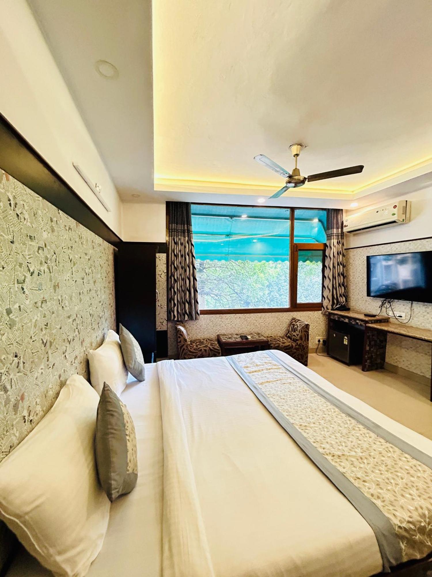 Satwah Just 10 Minute Away Form Nizamuddin Railway Station Hotel 4*