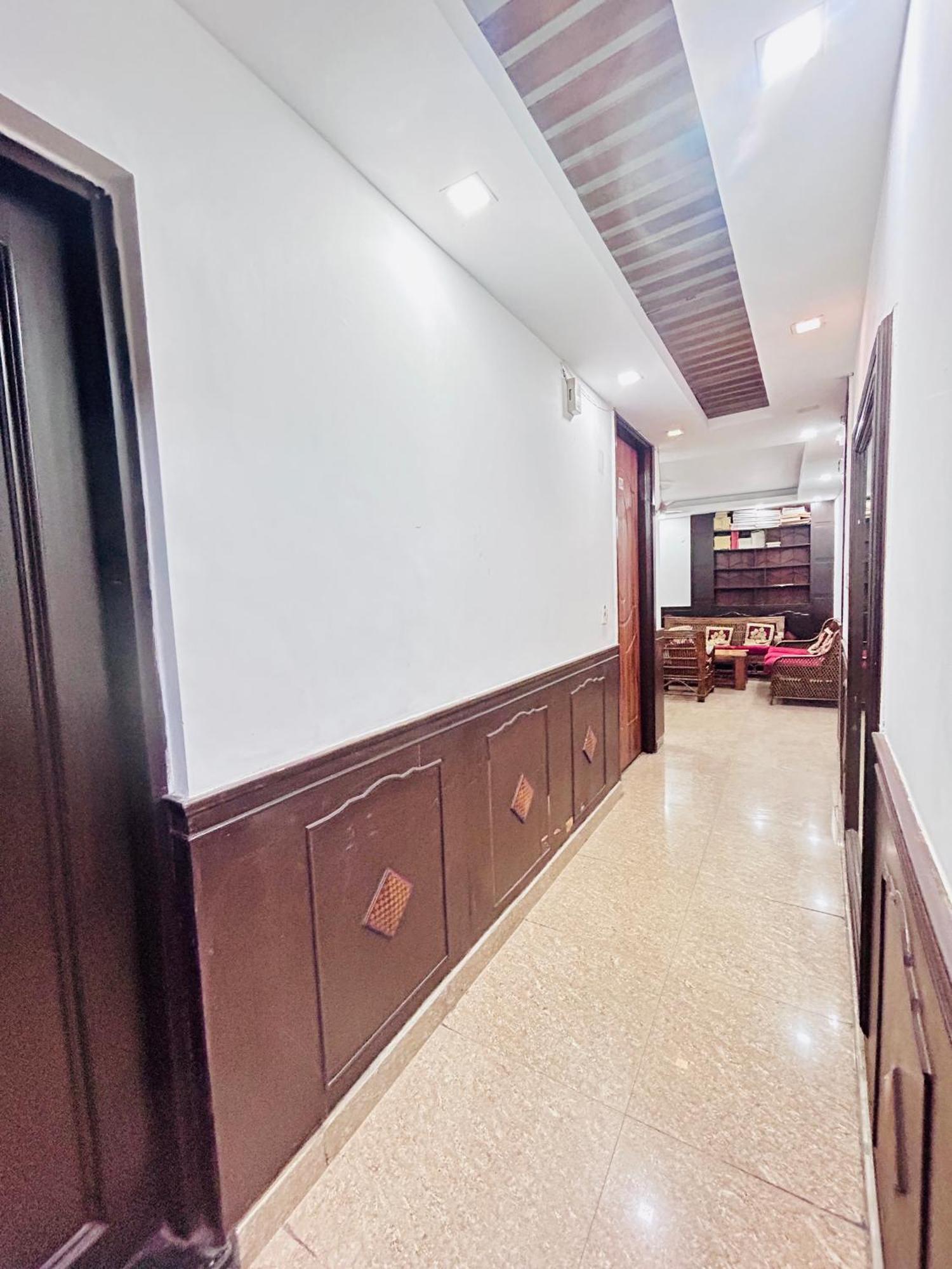 Satwah Just 10 Minute Away Form Nizamuddin Railway Station Hotel