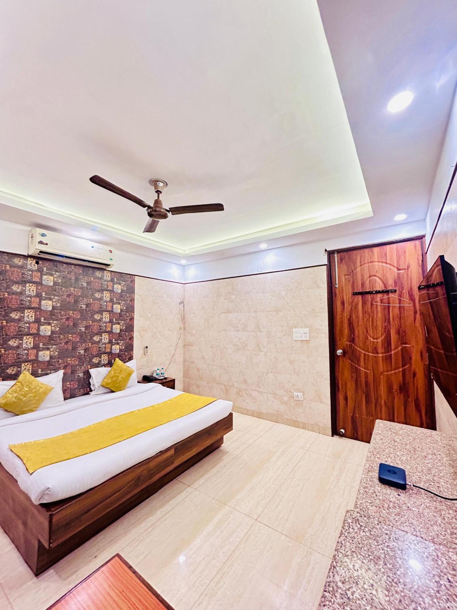 Hotel Satwah Just 10 Minute Away Form Nizamuddin Railway Station