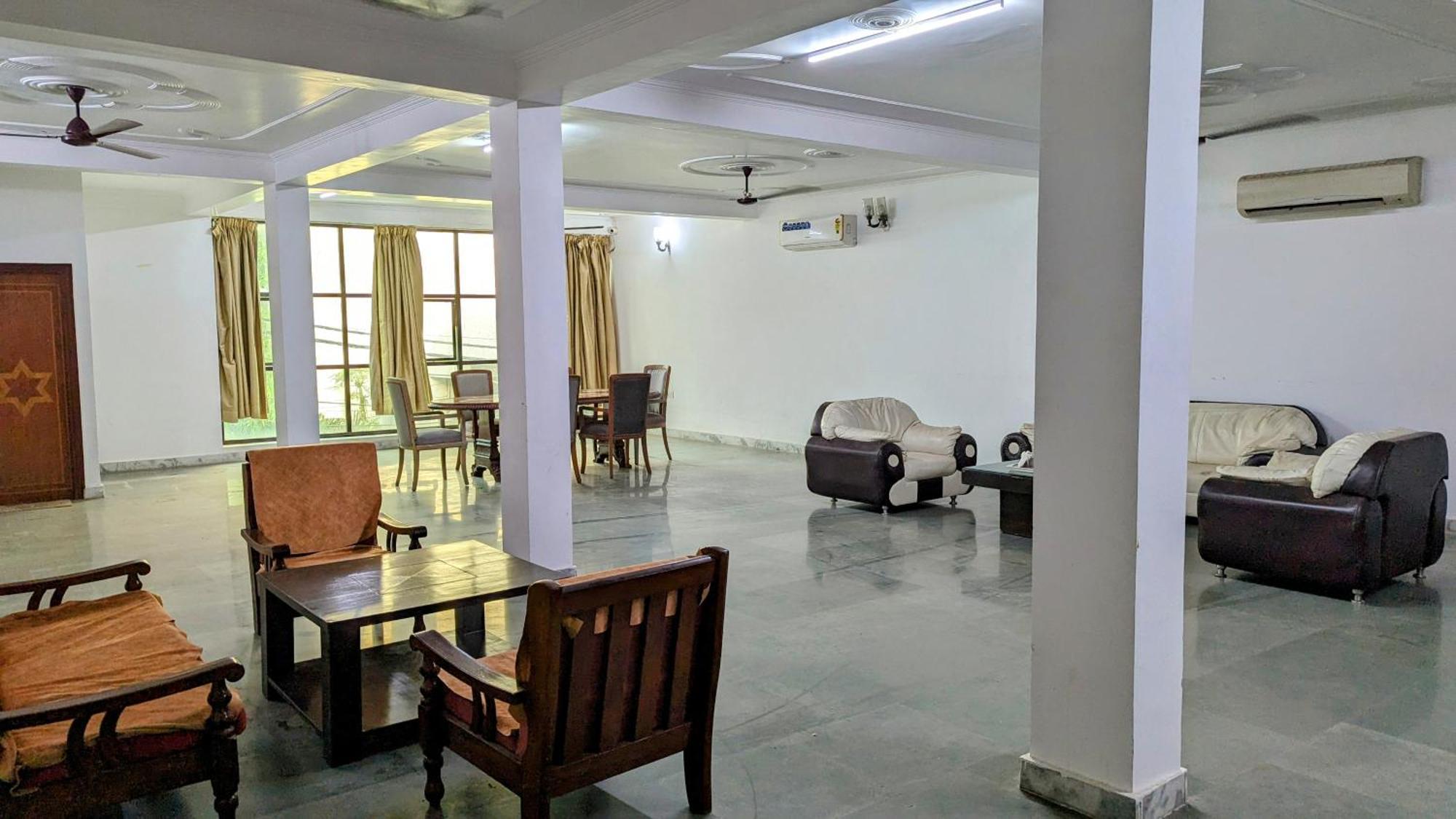 Lecston @yashobhoomi Dwarka Sector - 25 Metro Station 3*