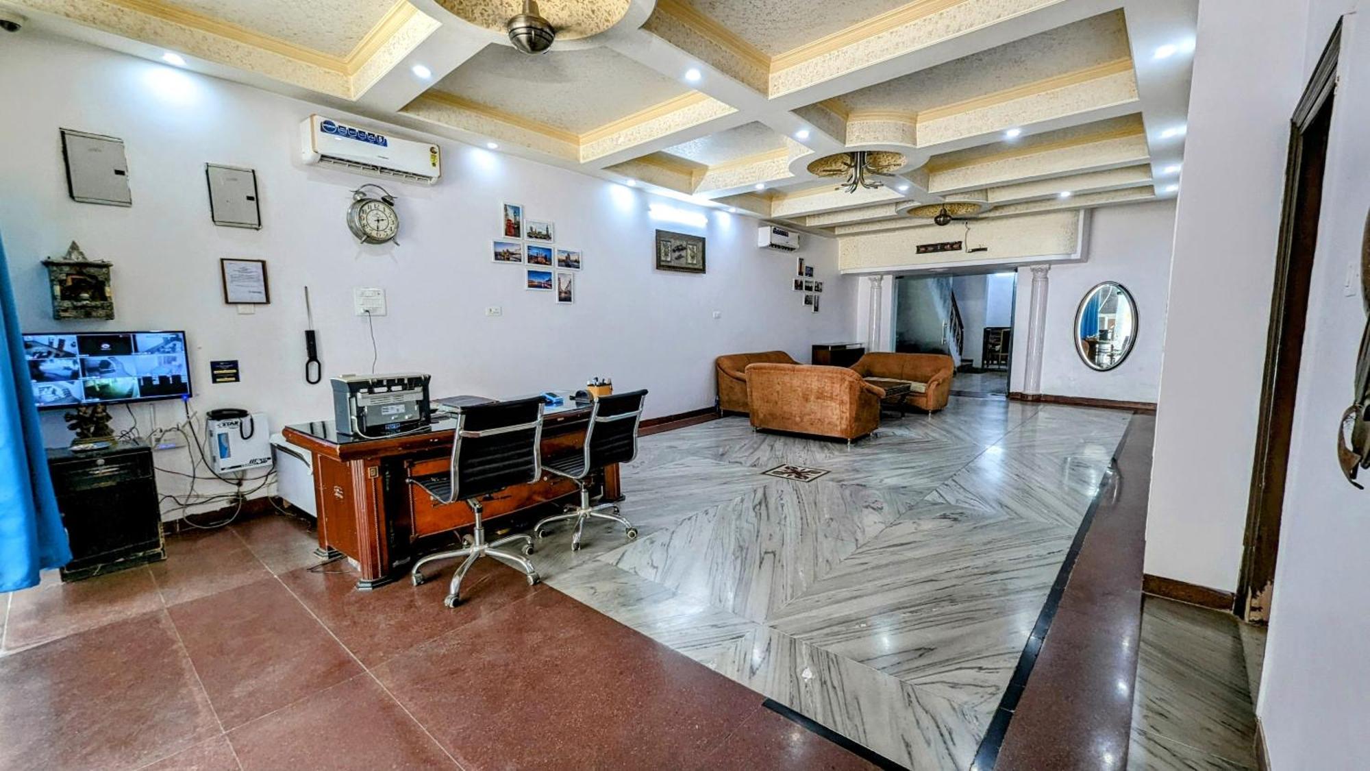 Lecston @yashobhoomi Dwarka Sector - 25 Metro Station Hotel
