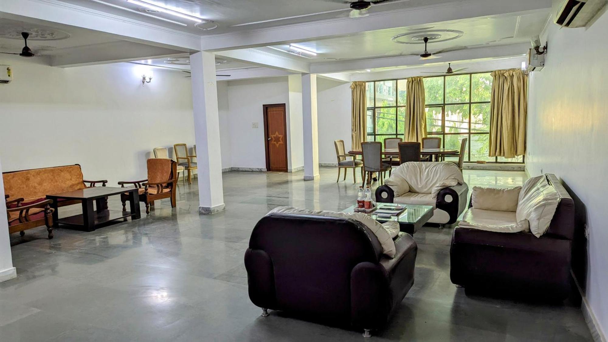 Lecston @yashobhoomi Dwarka Sector - 25 Metro Station Hotel