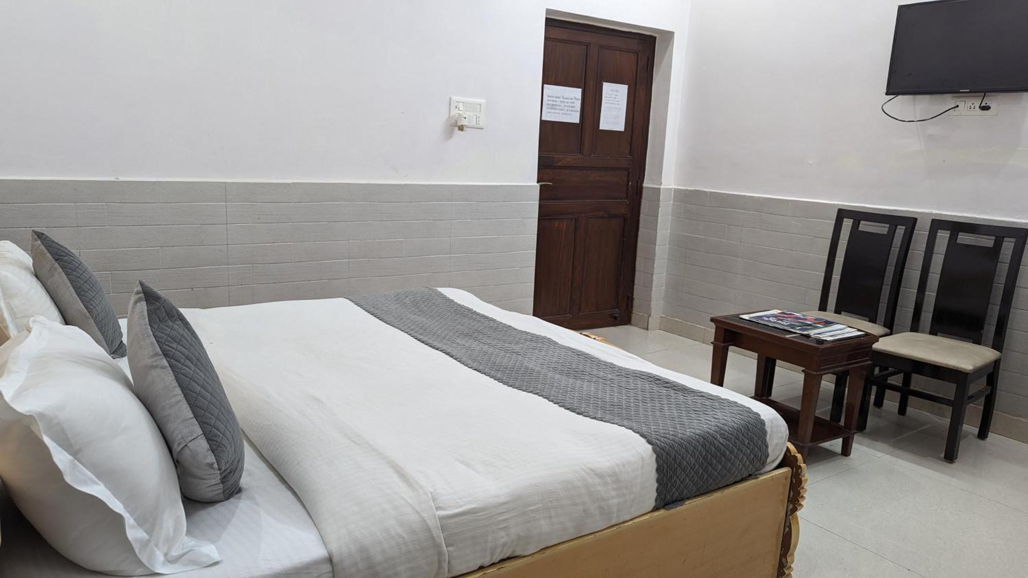 Lecston @yashobhoomi Dwarka Sector - 25 Metro Station 3*