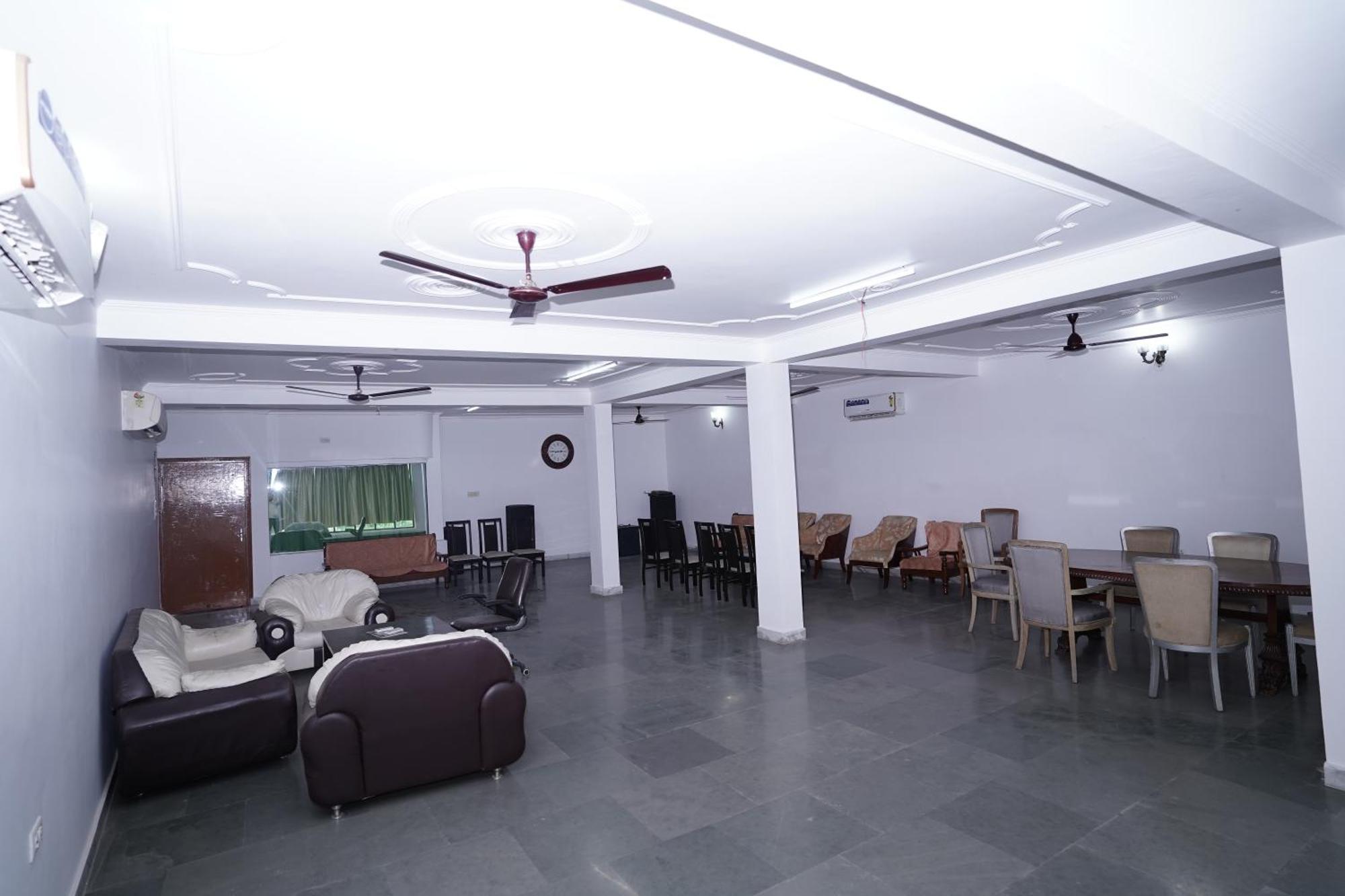 Lecston @yashobhoomi Dwarka Sector - 25 Metro Station 3*