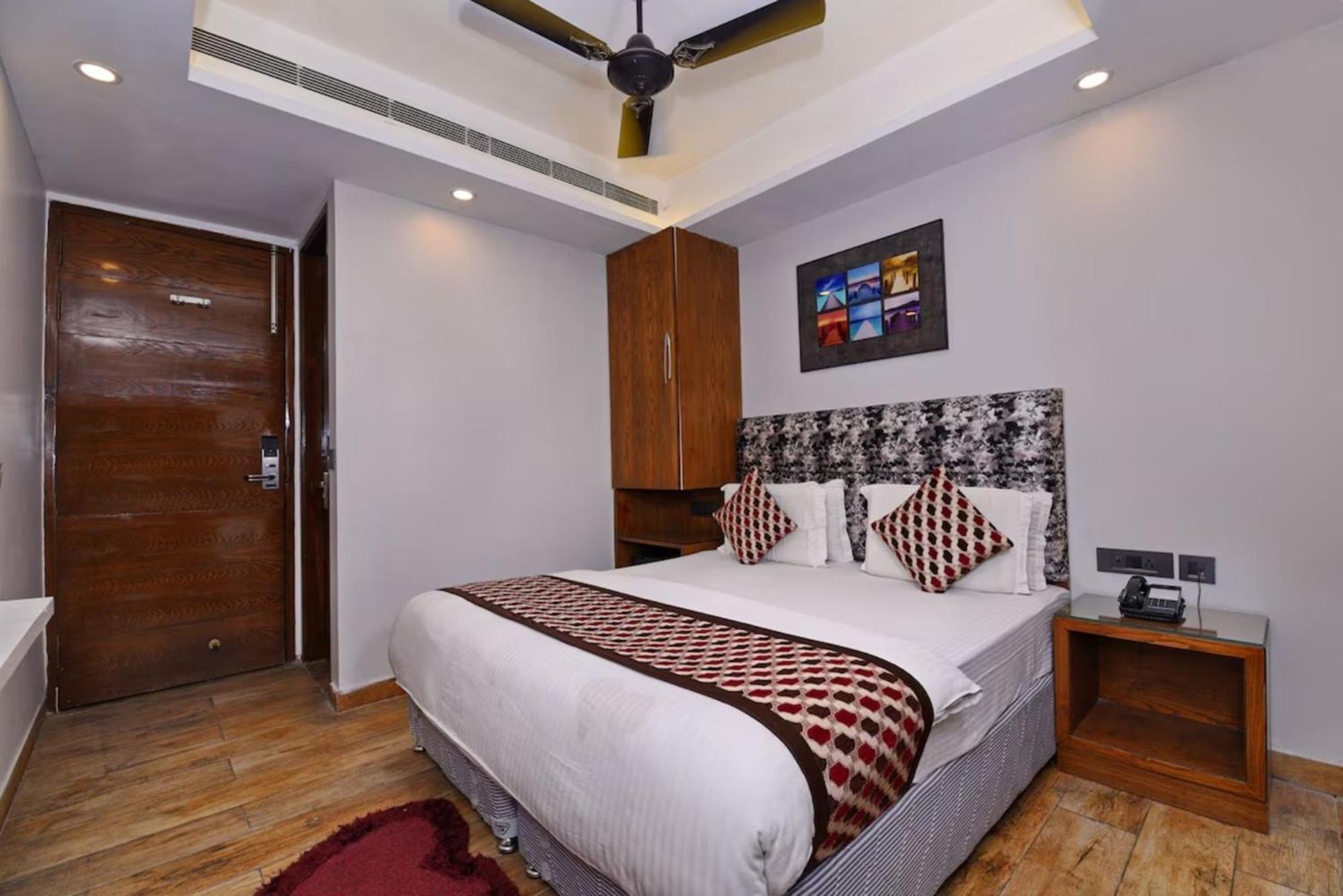 Hotel Nitya International Railway Station Free Airport Pickup 4*