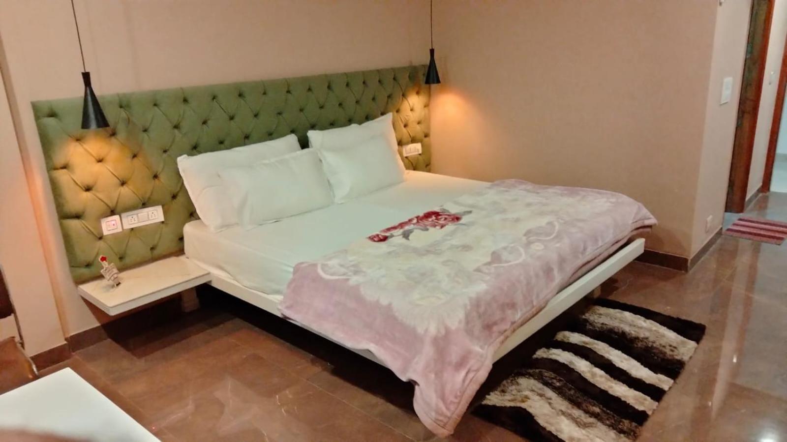 Hotel Gautams And Samalkha