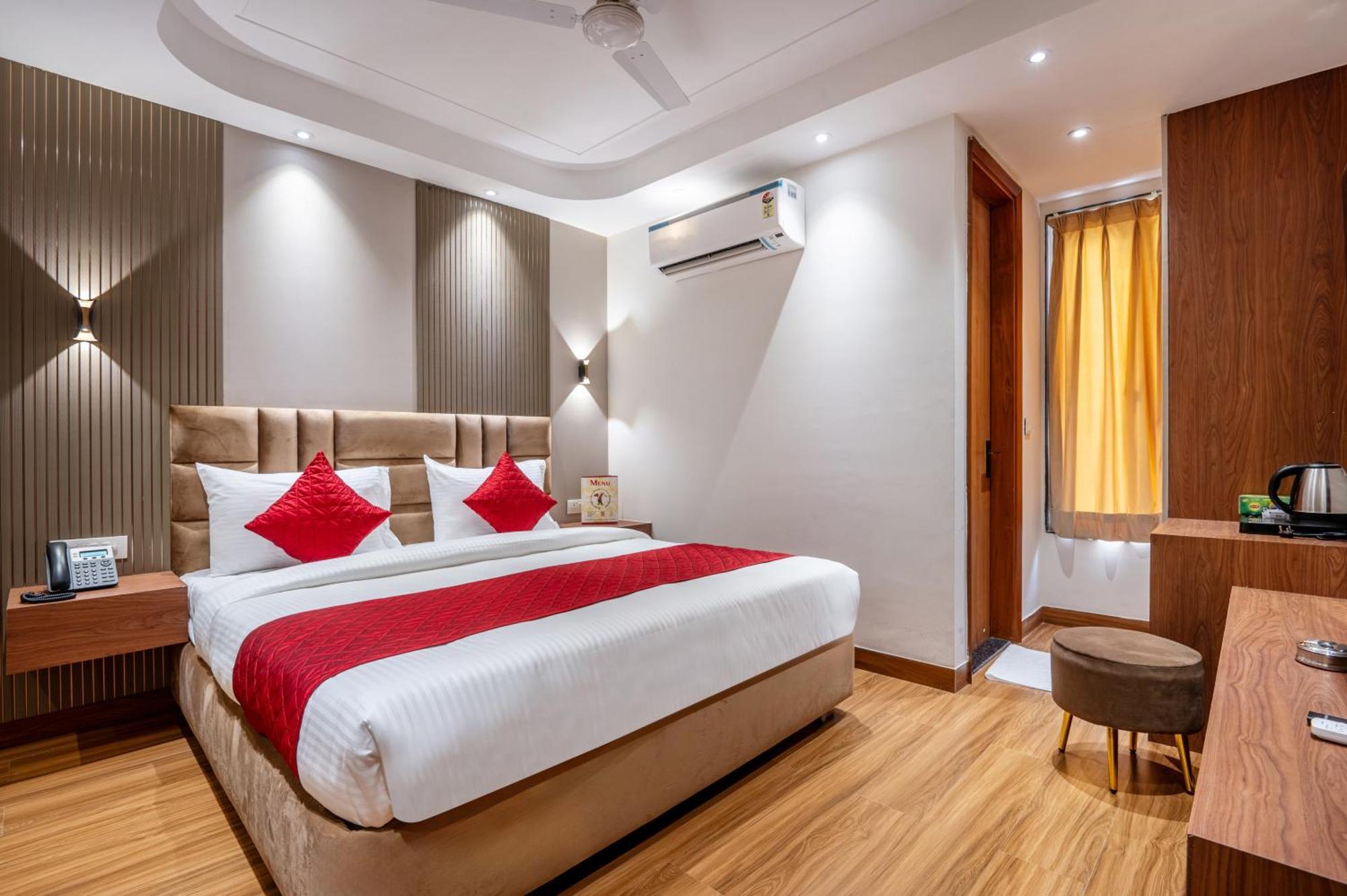 Hotel Avaas - Faiz Road Karol Bagh 3*