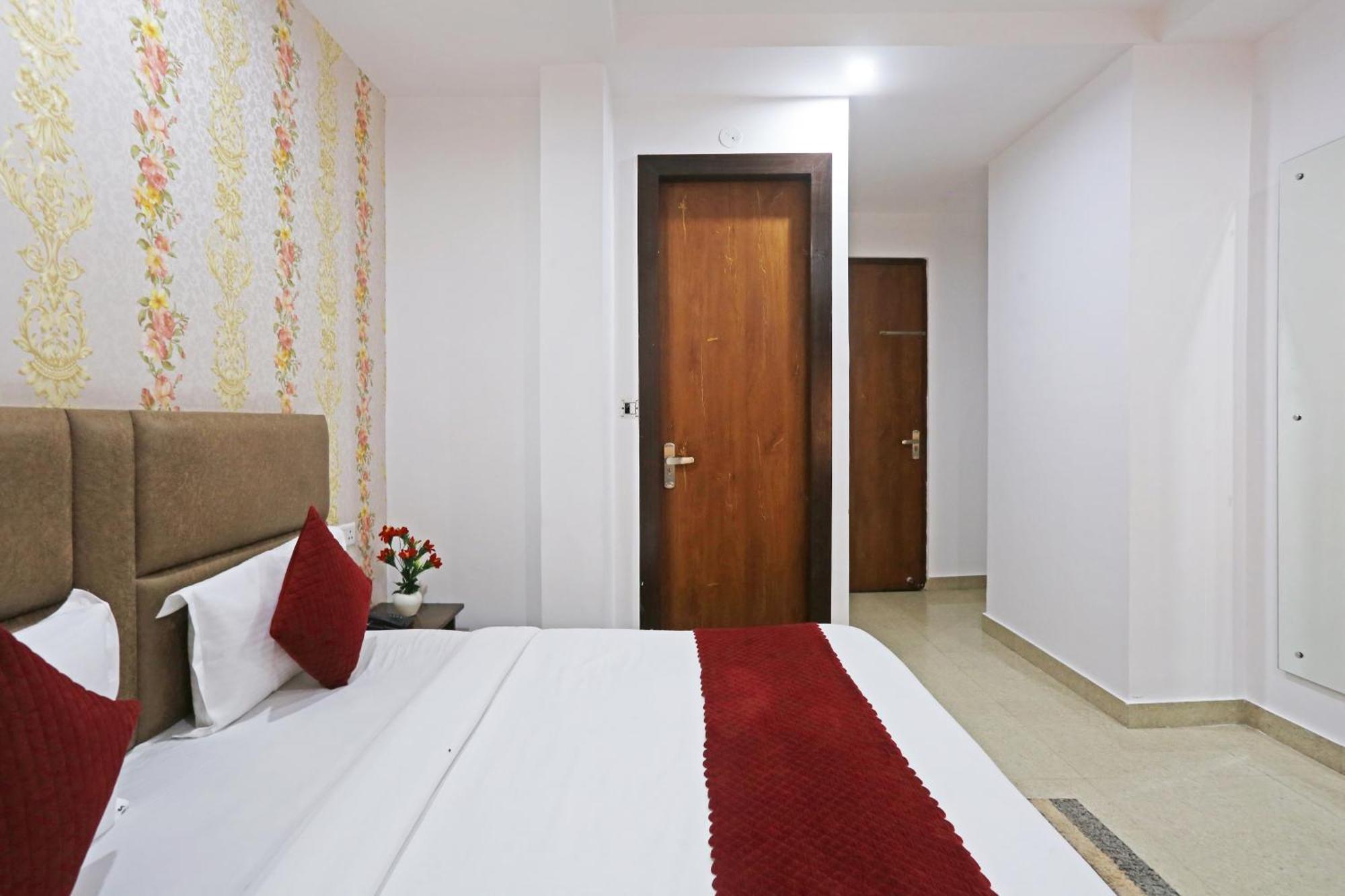 A Plaza A Family - Delhi Airport Hotel