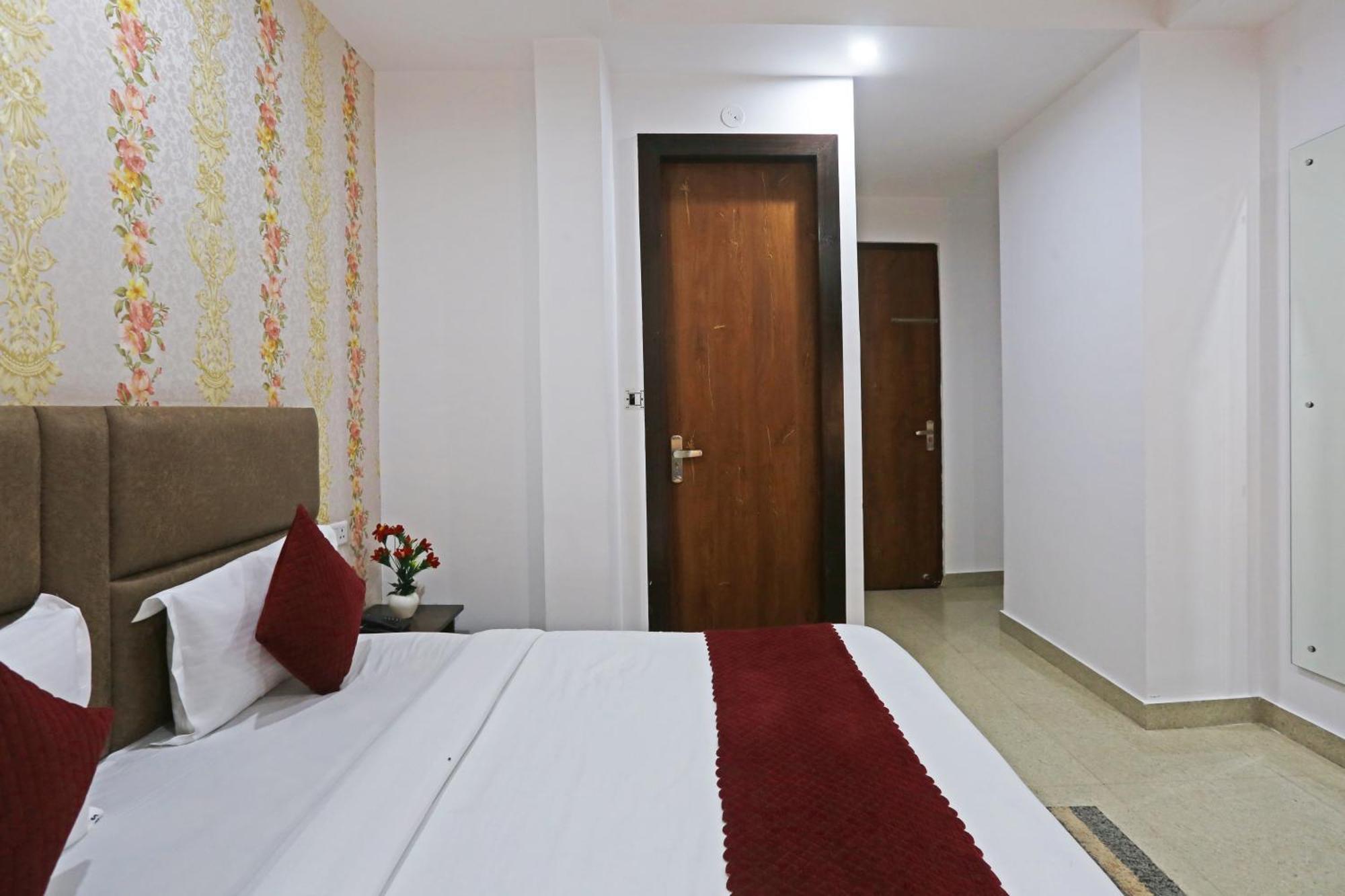 Hotel A Plaza A Family - Delhi Airport Nova Deli