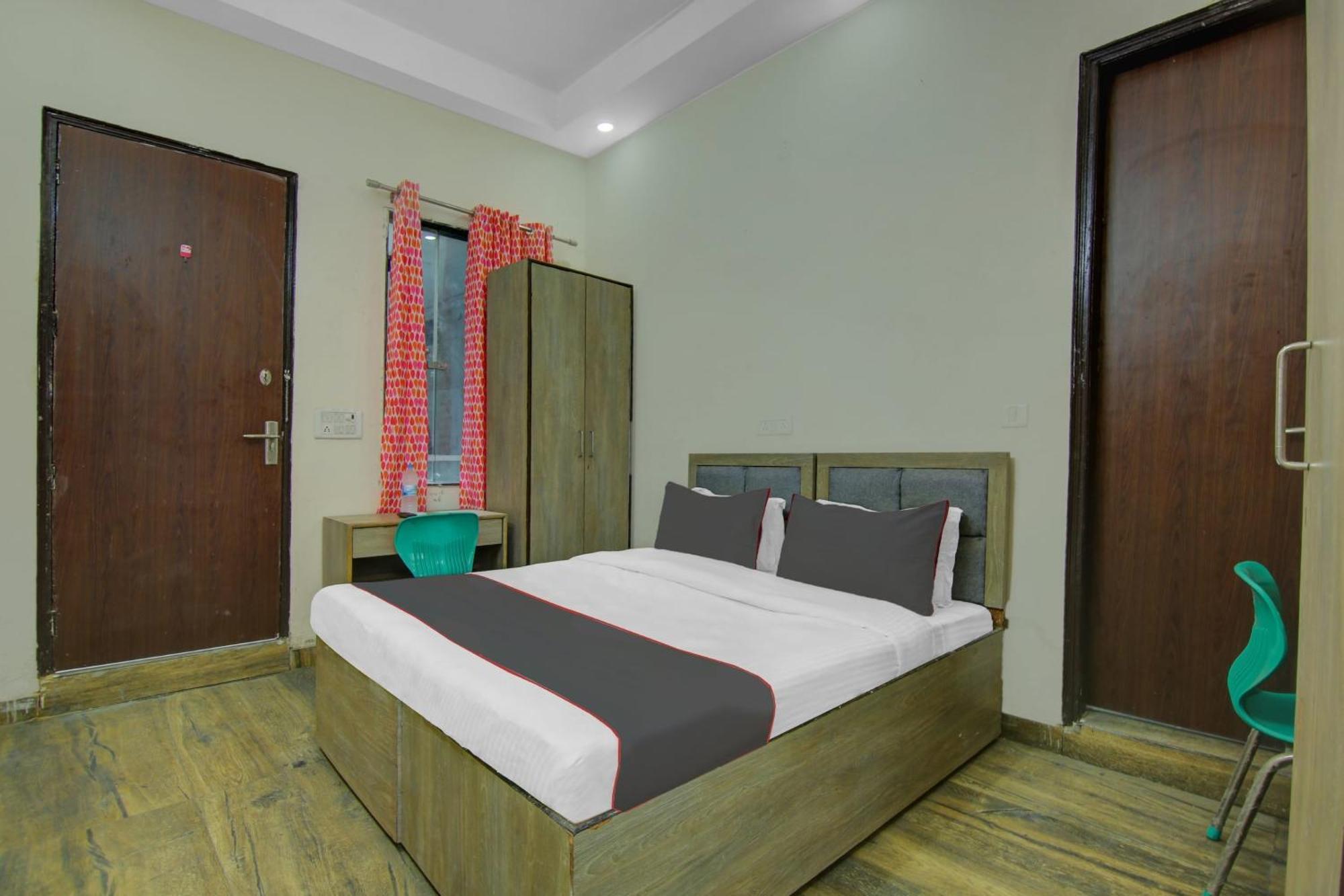 Hotel O The Arrow Near Uttam Nagar East Metro Station 4*