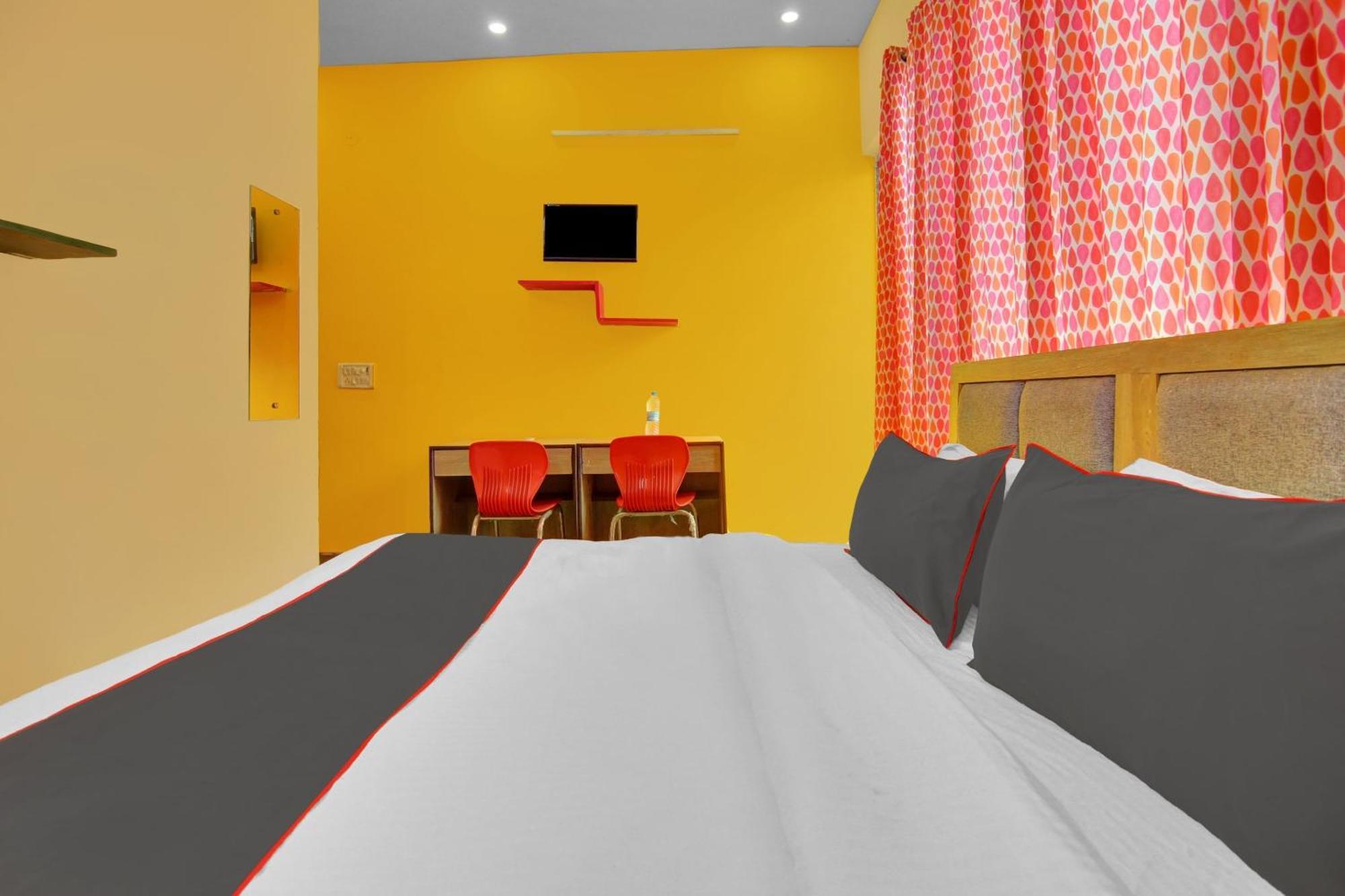 Hotel O The Arrow Near Uttam Nagar East Metro Station