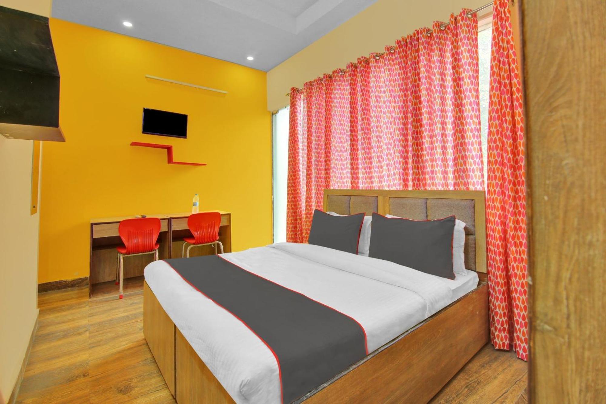 O The Arrow Near Uttam Nagar East Metro Station Hotel 4*