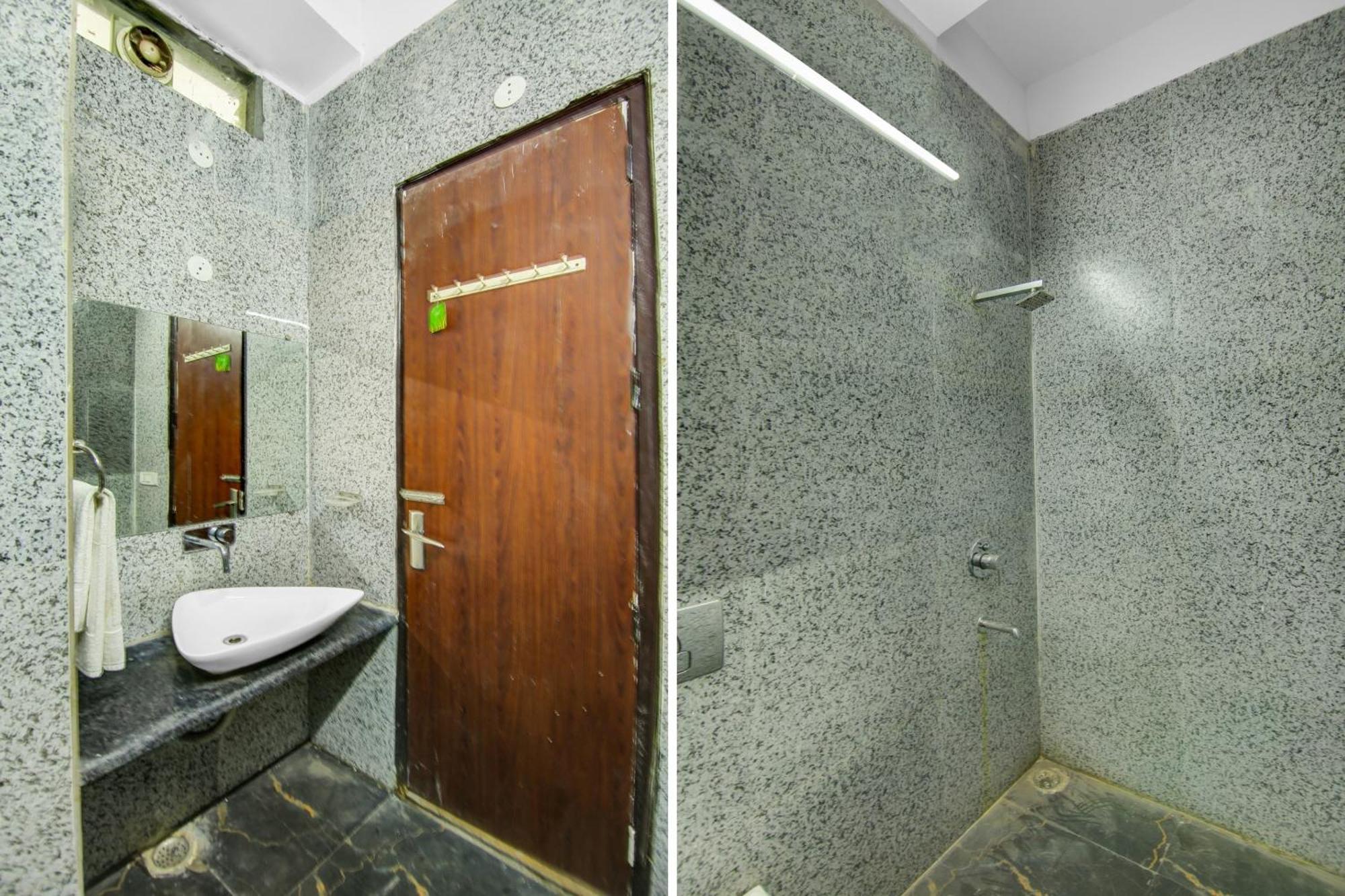 Hotel O The Arrow Near Uttam Nagar East Metro Station