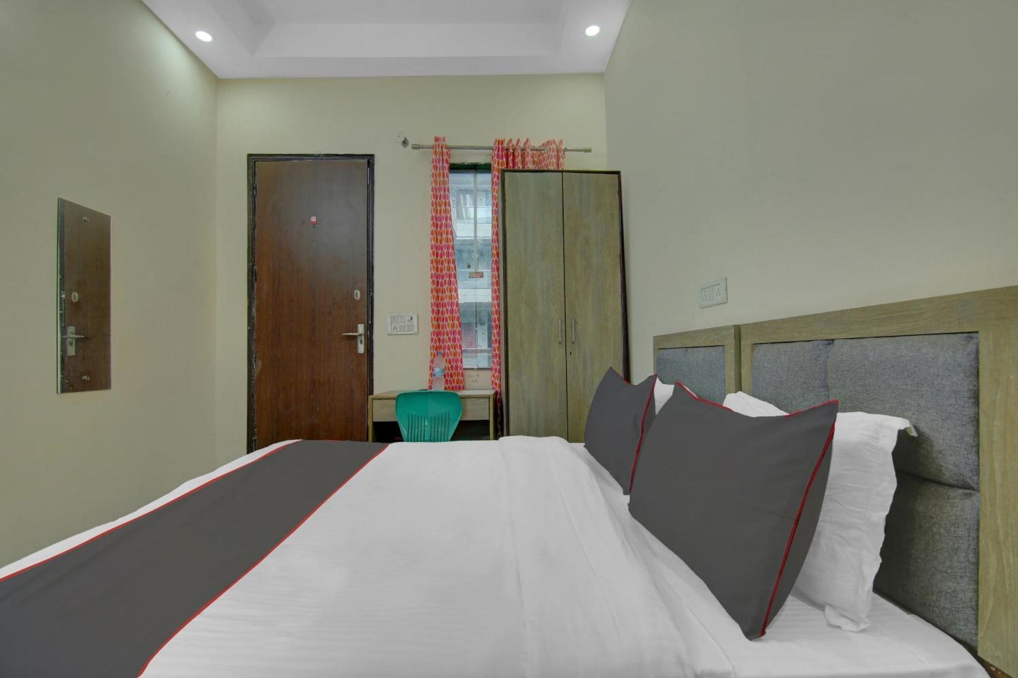 O The Arrow Near Uttam Nagar East Metro Station 4*