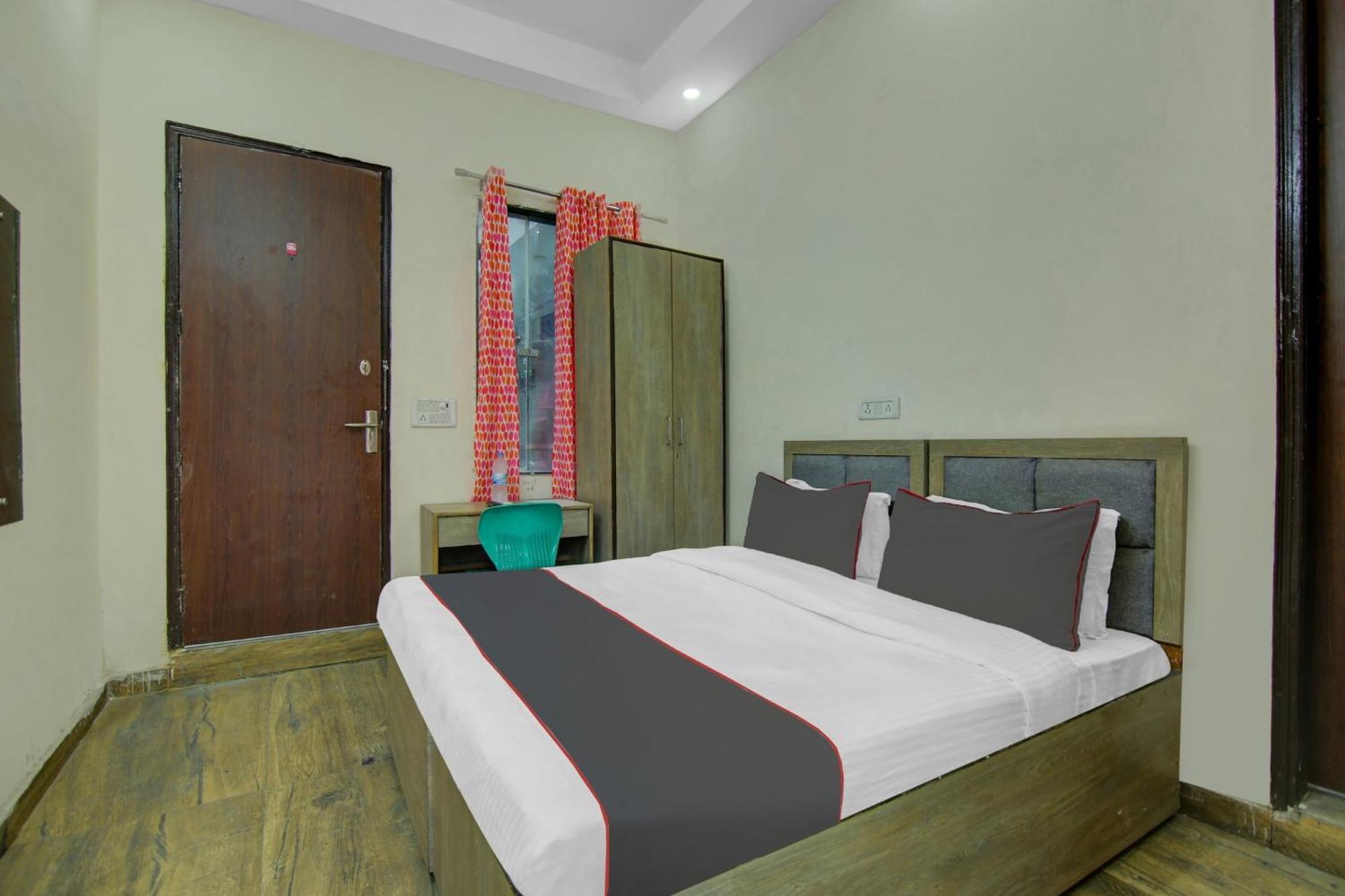 Hotel O The Arrow Near Uttam Nagar East Metro Station