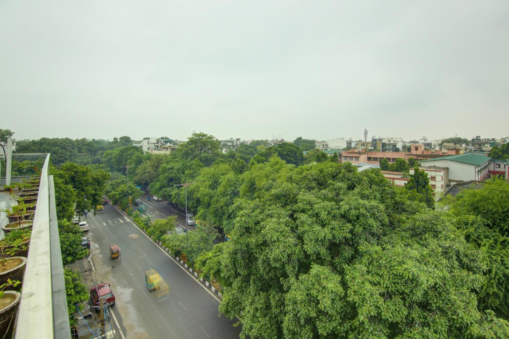 Hotel O The Arrow Near Uttam Nagar East Metro Station 4*