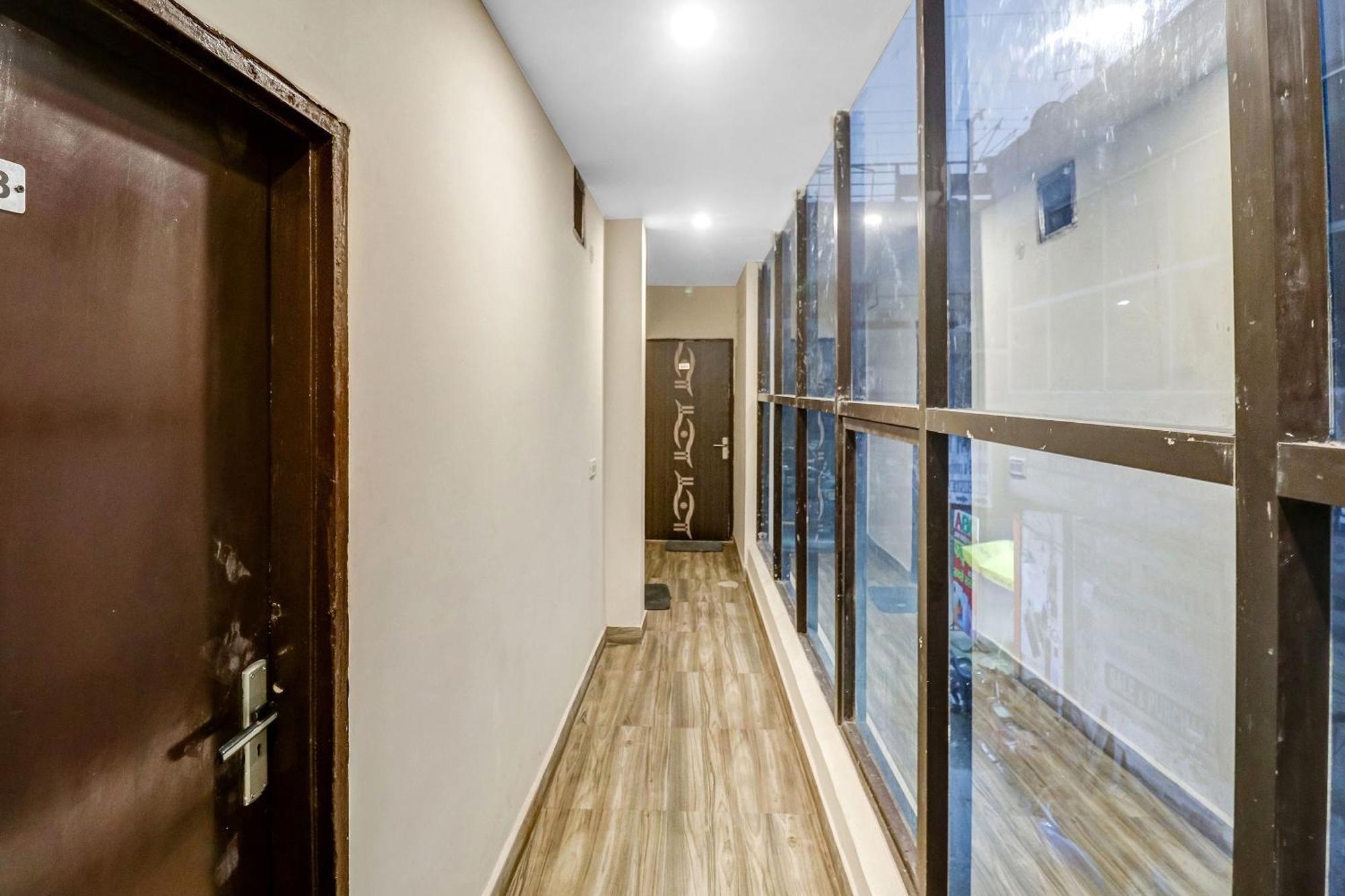 Hotel Super Capital O Moody Delhi (National Capital Territory of India)