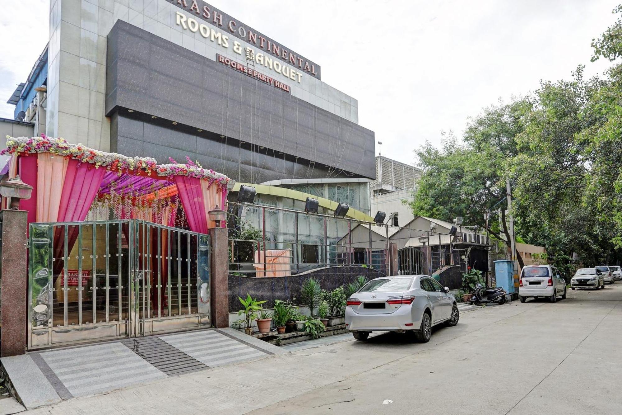 Townhouse Prakash Continental Near Netaji Subhash Place Metro Station Hotel