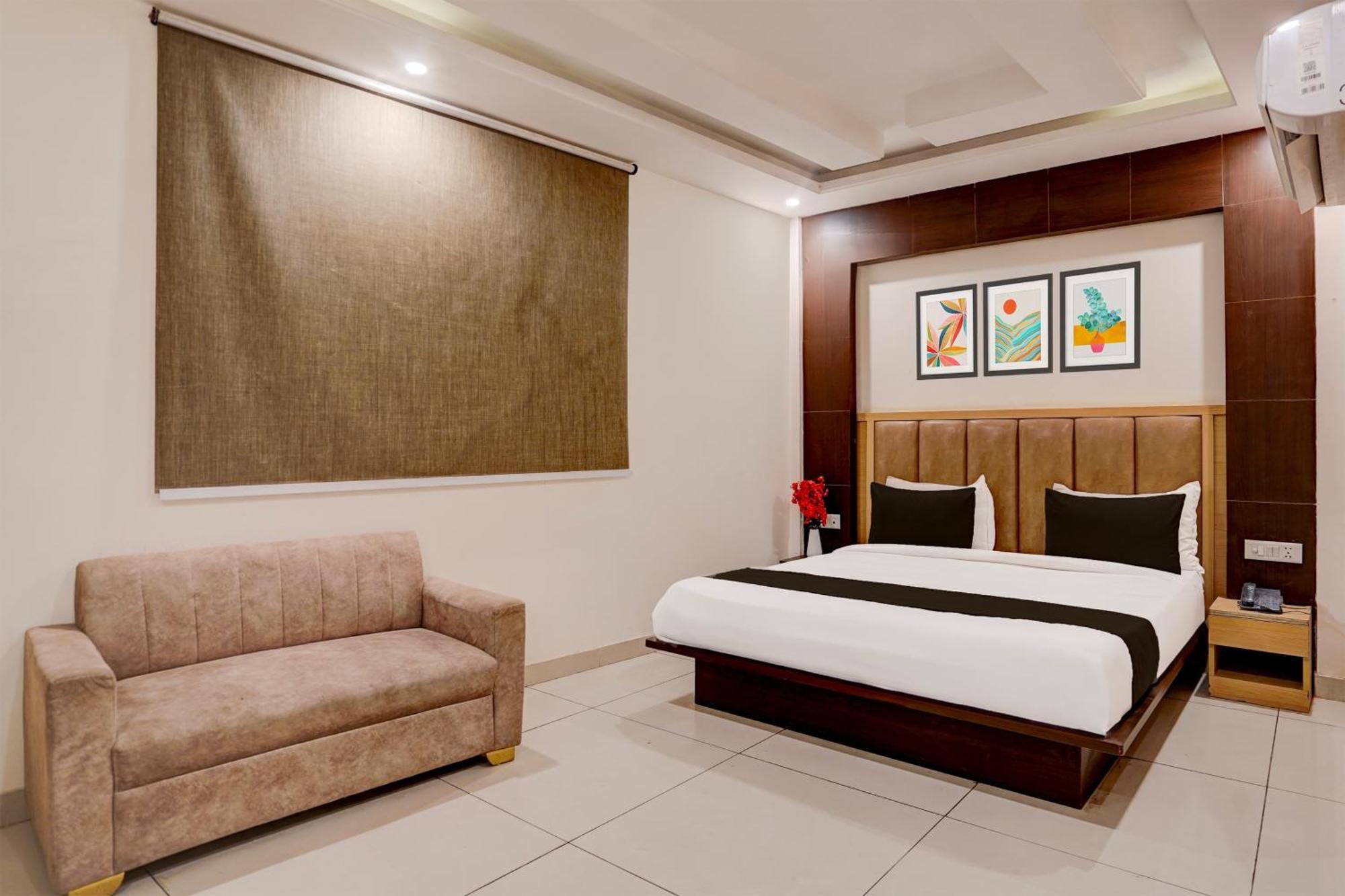 Hotel Townhouse Airport Road Delhi 4*