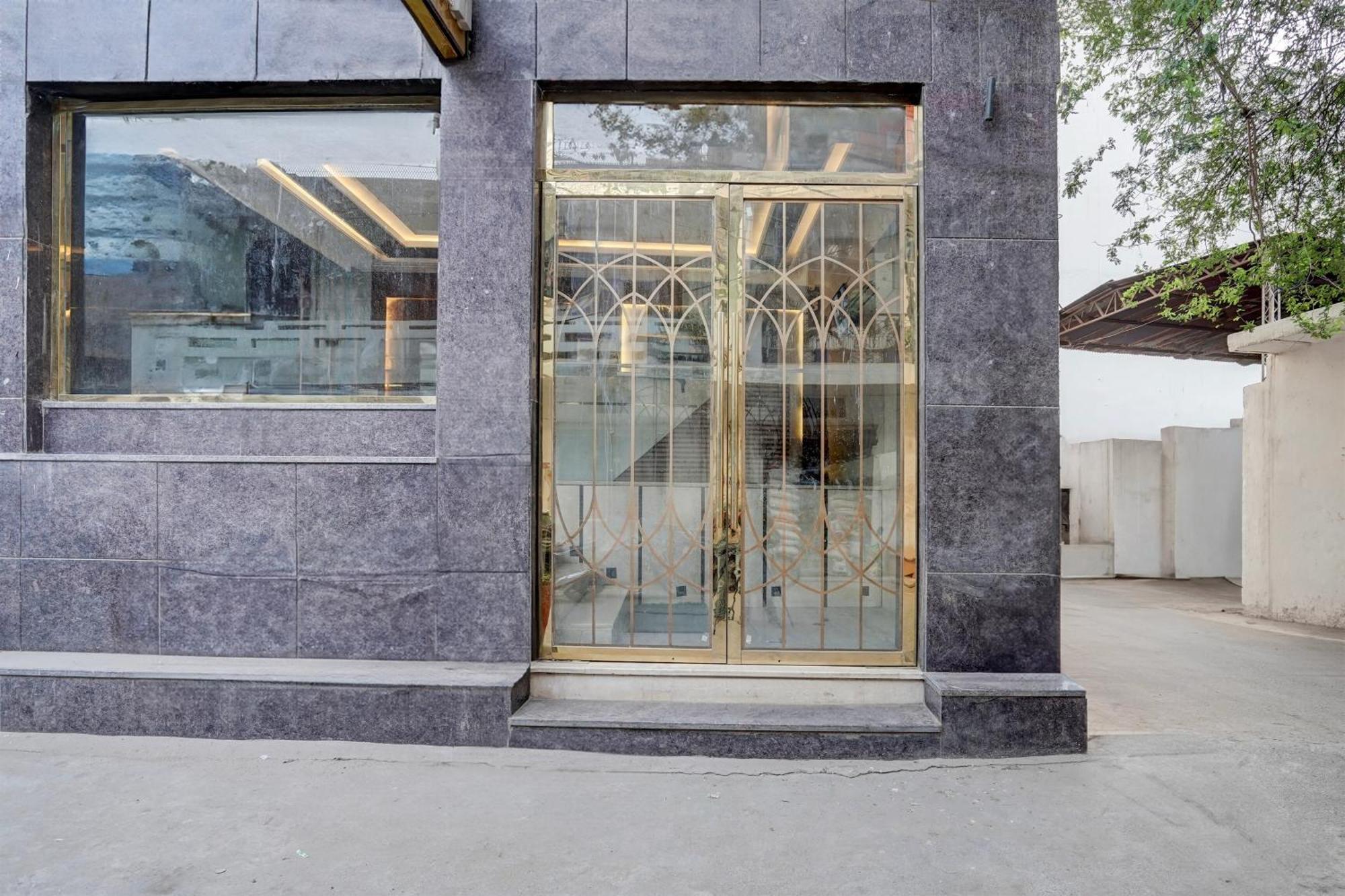 Hotel Townhouse Airport Road Delhi 4*