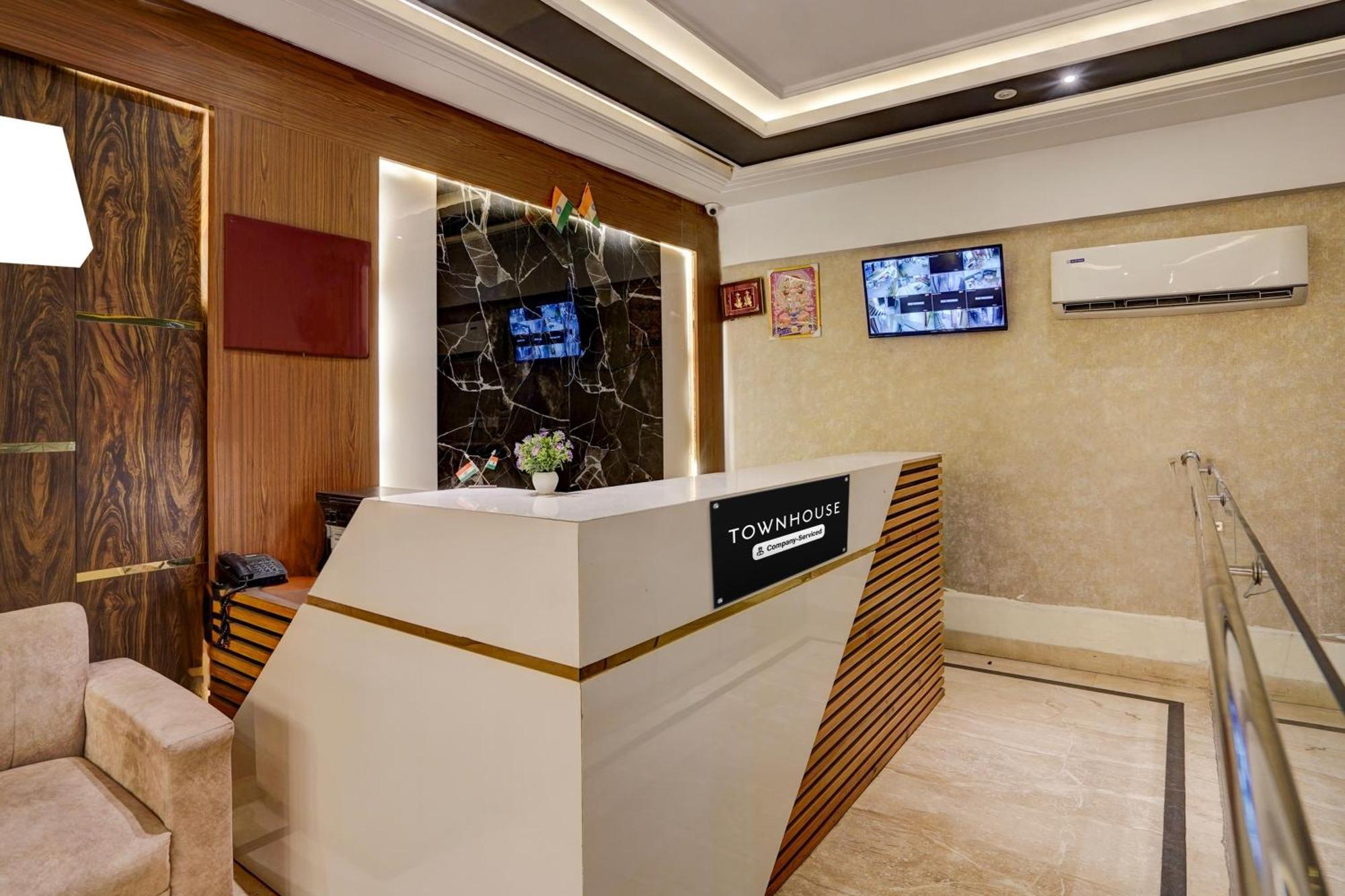 Townhouse Airport Road Delhi