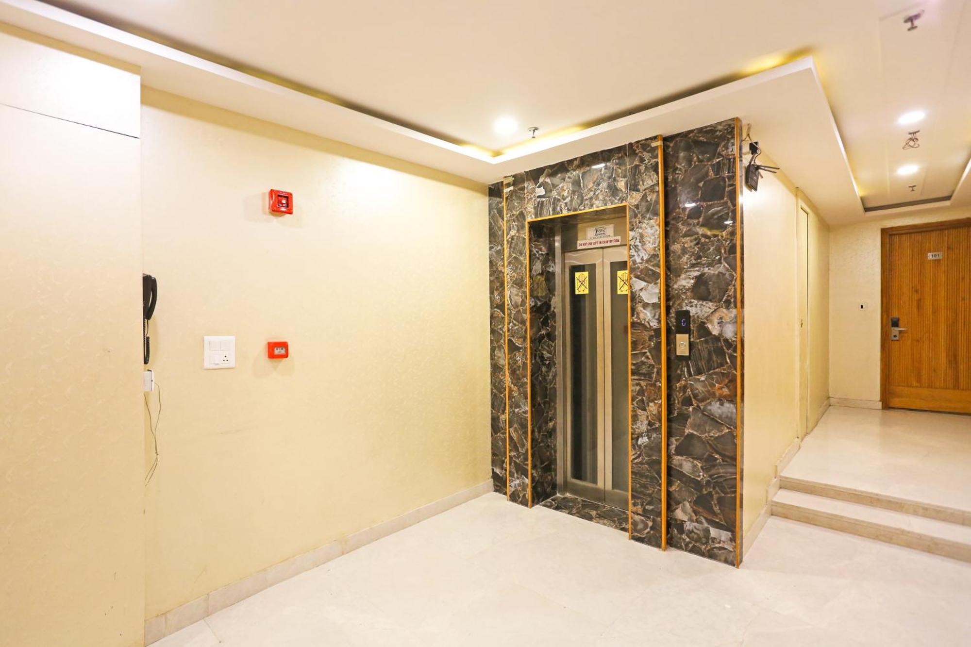 Worth Newly Bulit - Hotel New Delhi