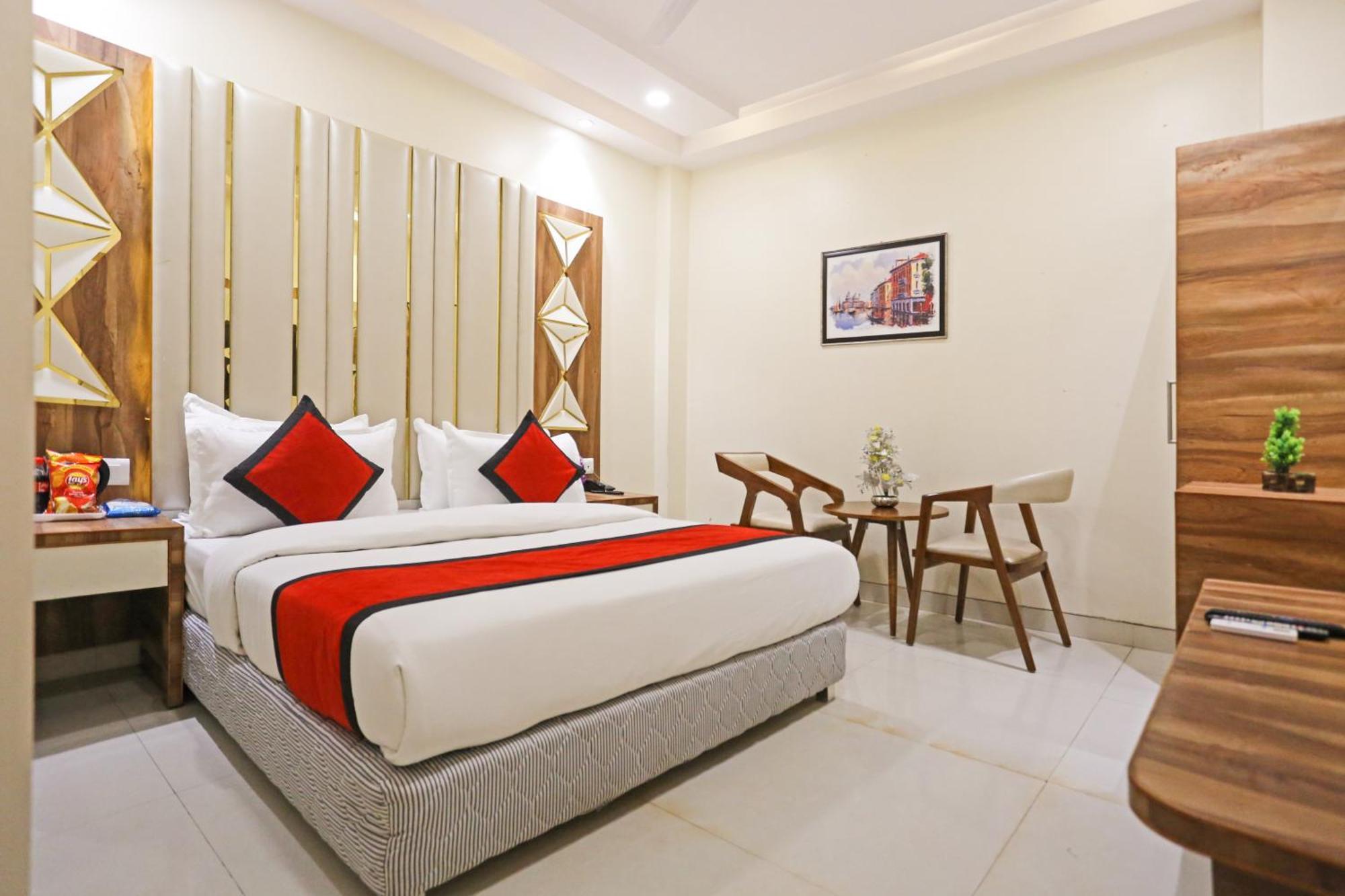 Hotel Worth Newly Bulit - New Delhi