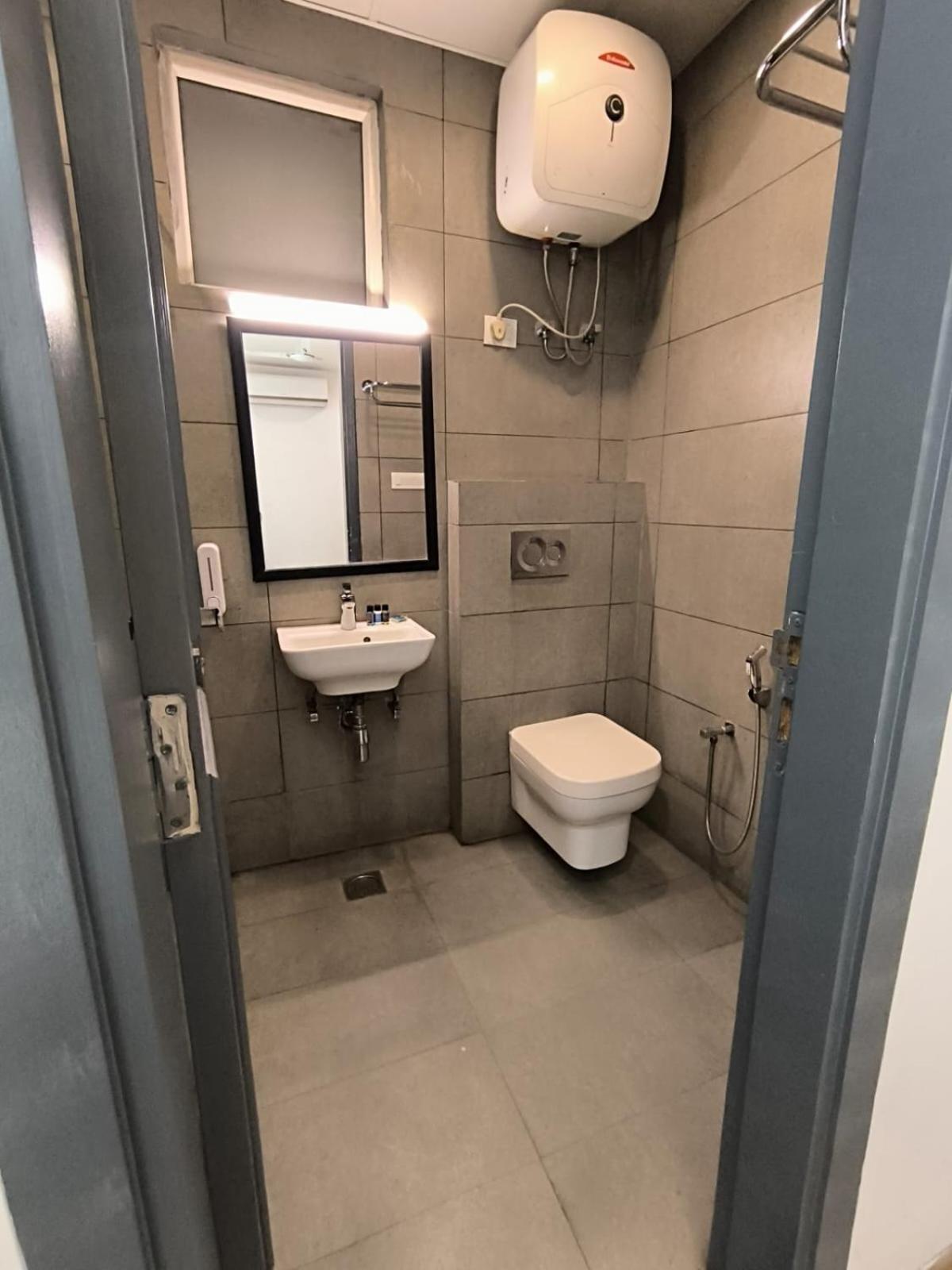 7 Star Paschim Vihar Couple Friendly Hotel