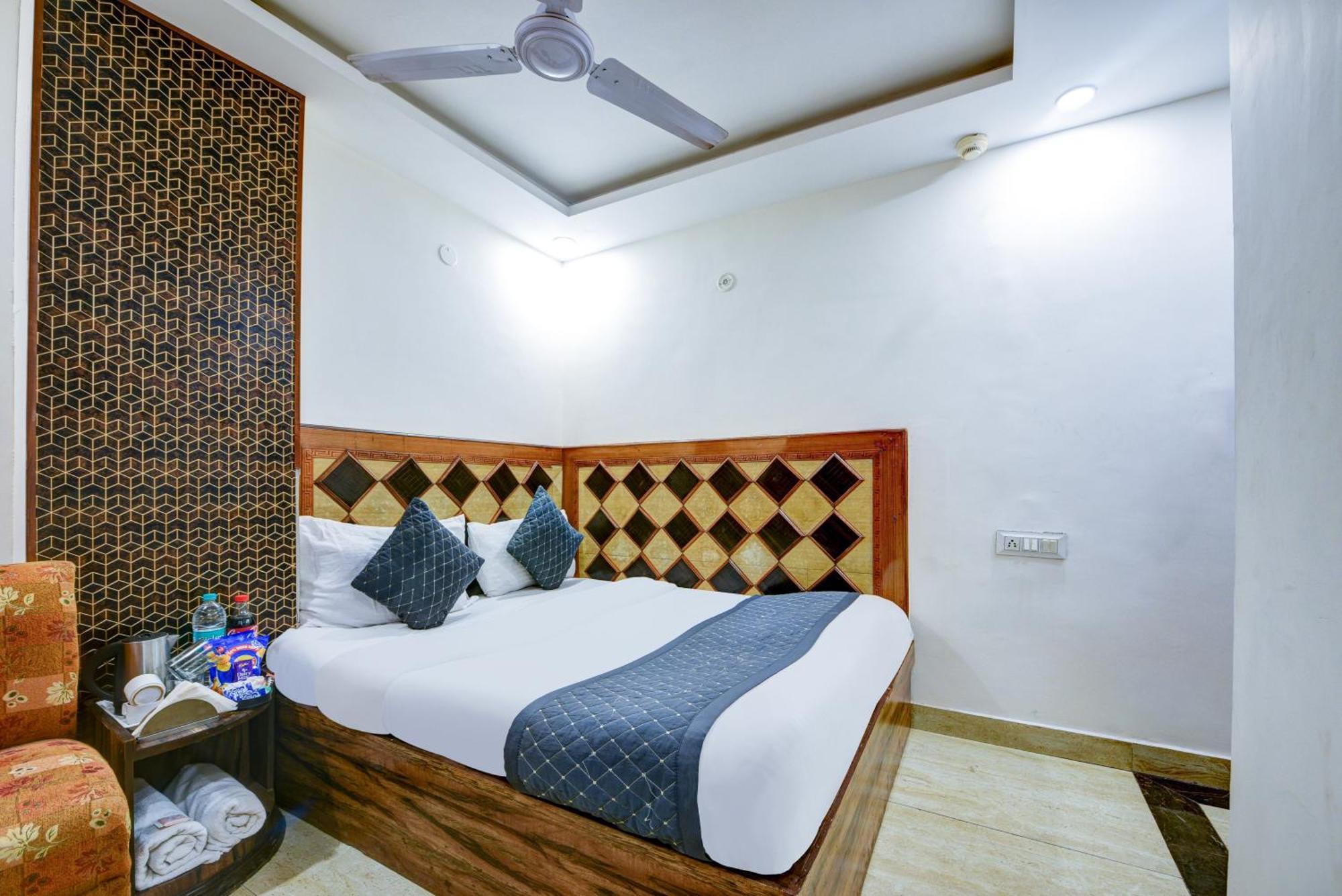 Hrd - Railway Station Hotel