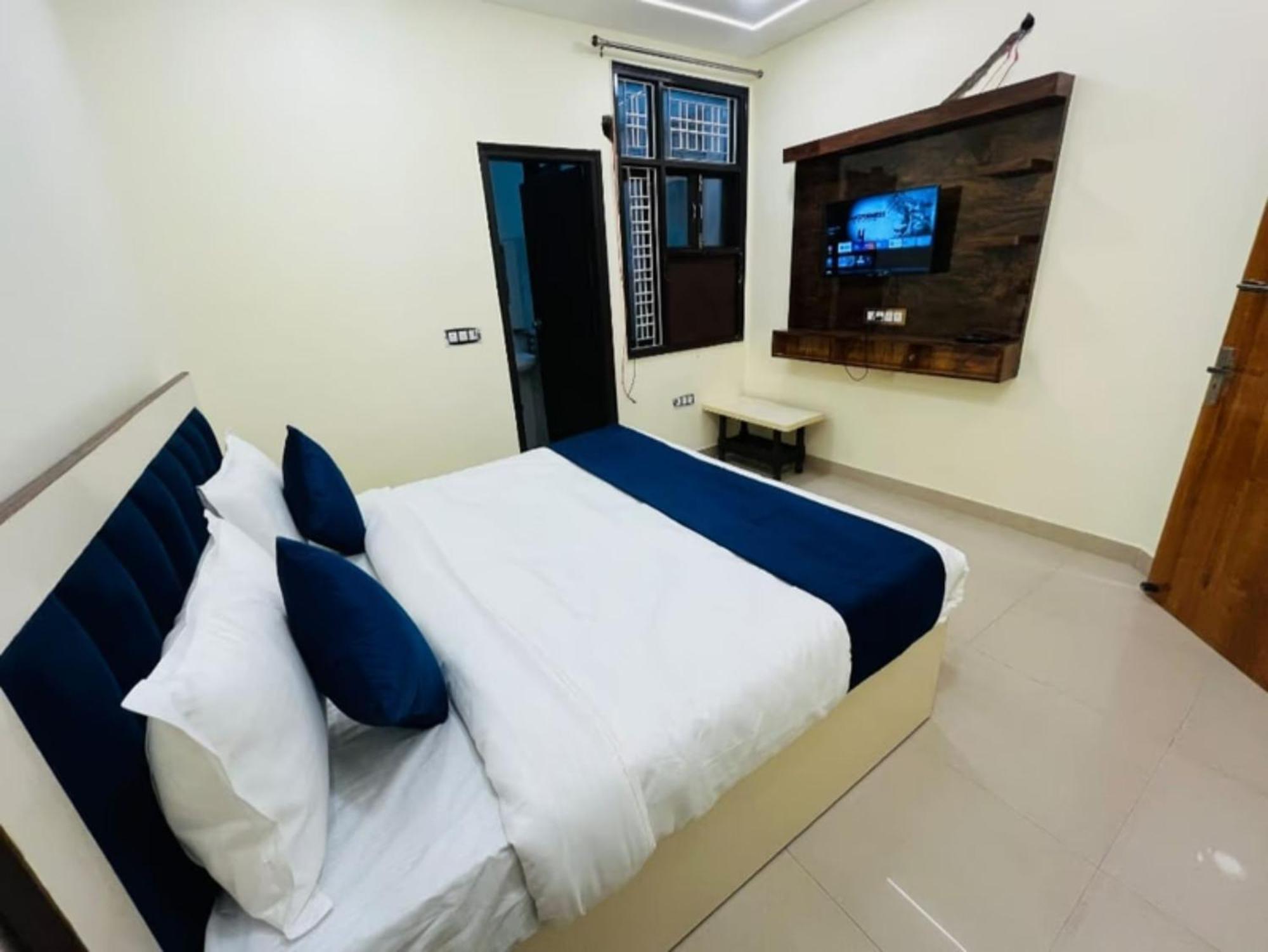 In Bb - Nestled In New Delhis Mahipalpur District Guest house New Delhi