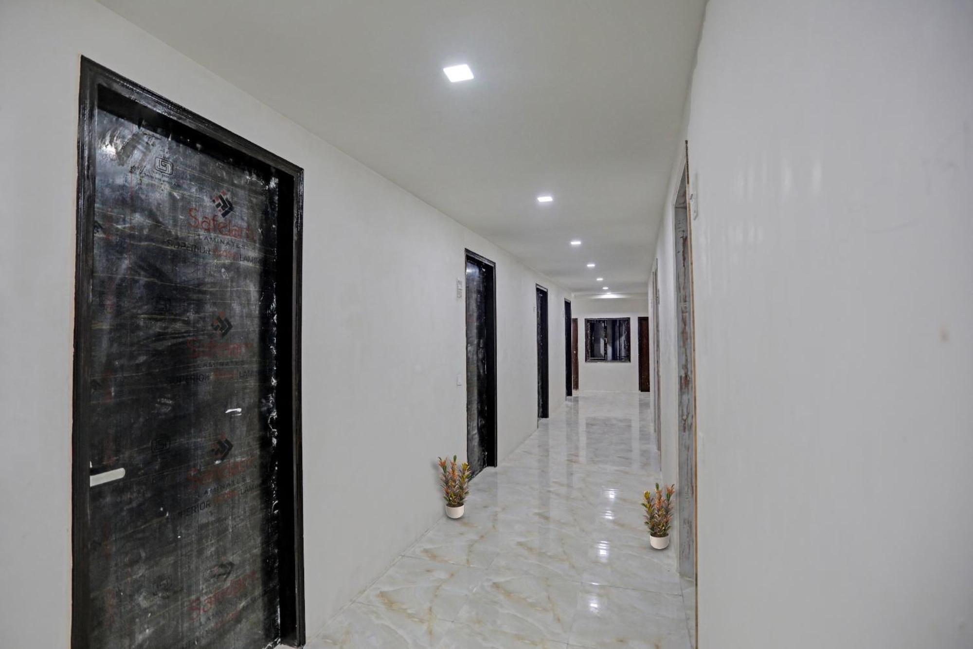 Hotel Super Townhouse The Arrow Near Lotus Temple 4*