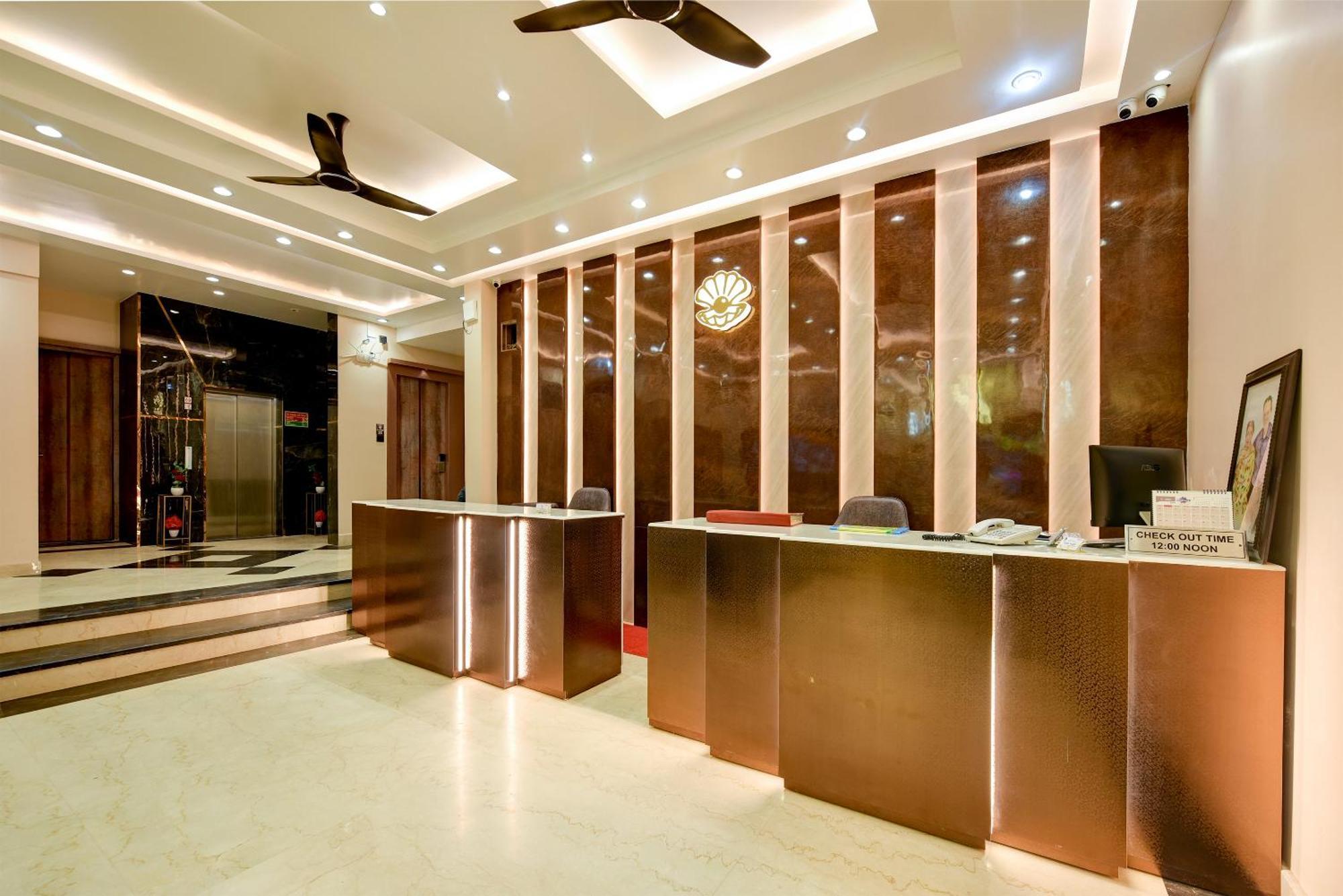 Hotel Pearl Plaza Near Railway Station 4*