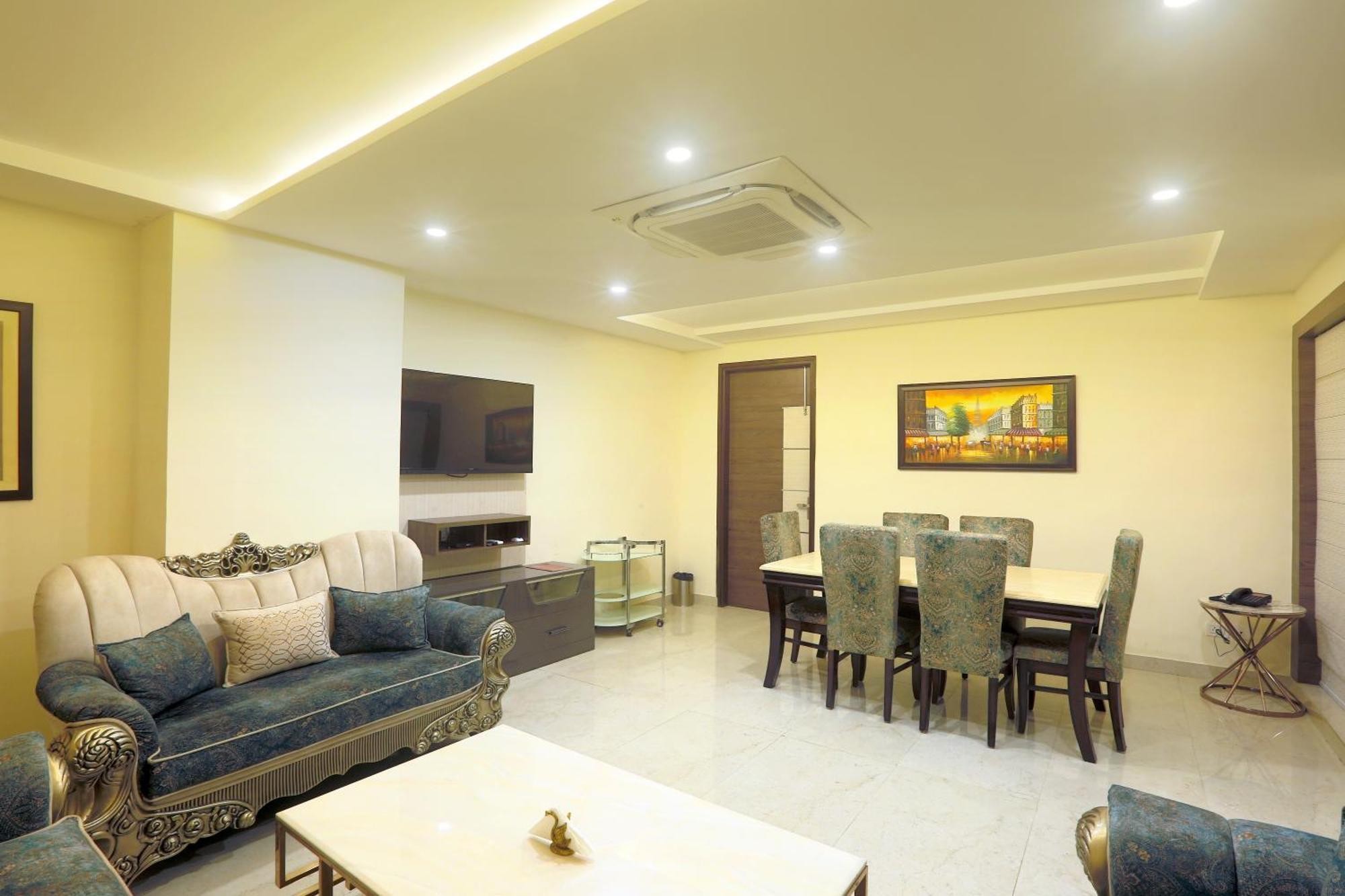 Hotel Cardinal Oxmo Delhi Airort 4*