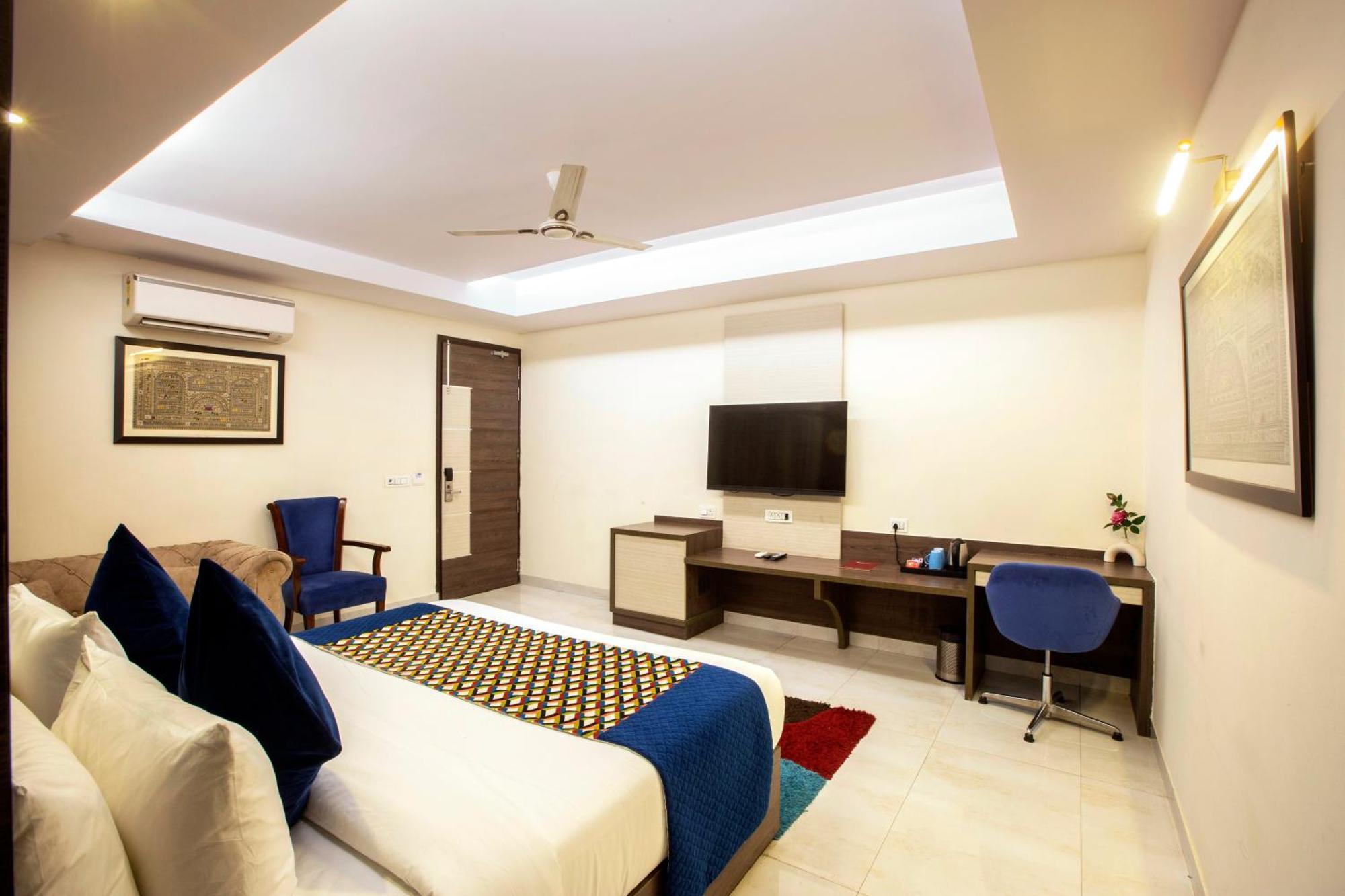 Cardinal Oxmo Delhi Airort Hotel