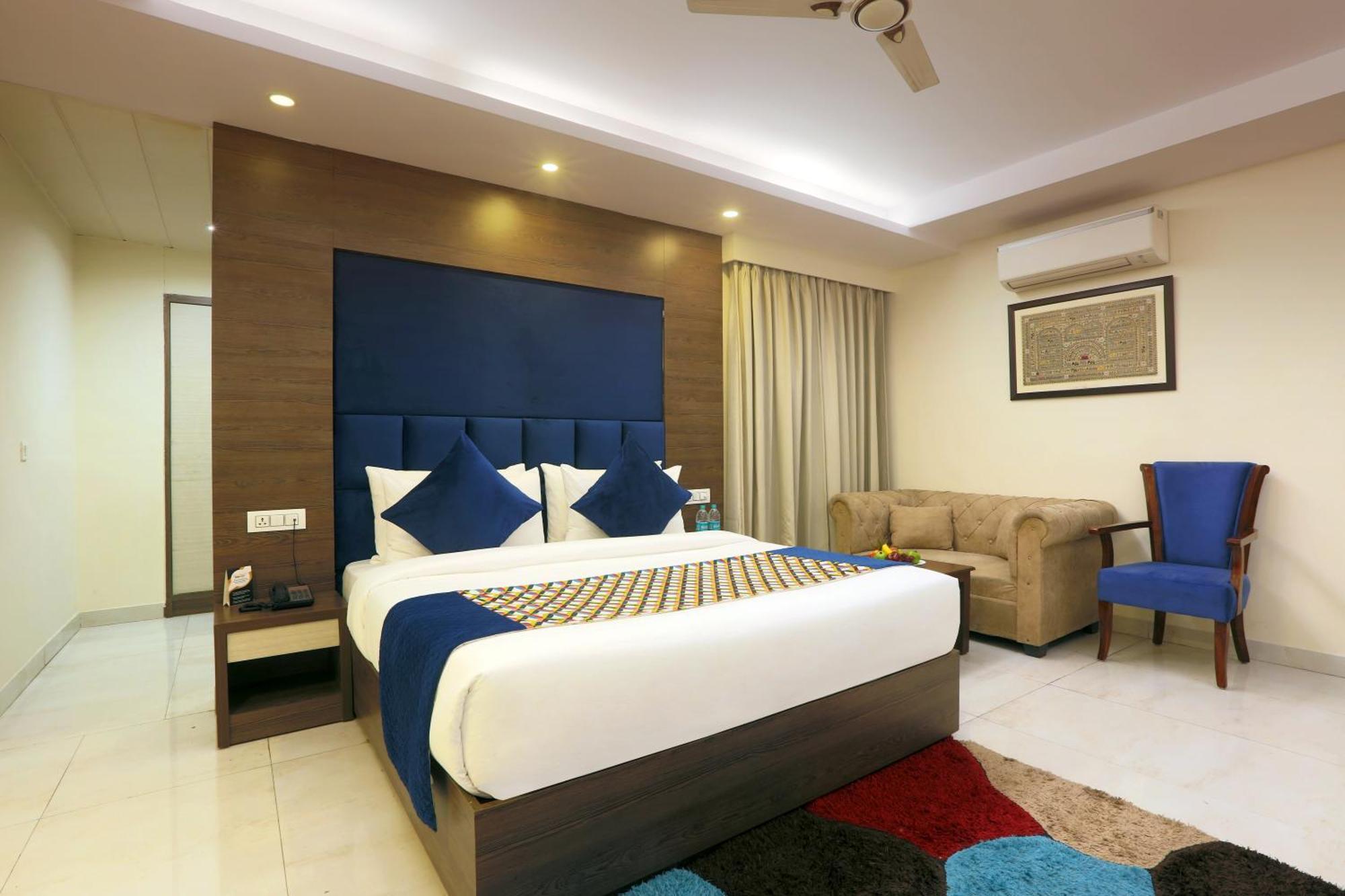 Cardinal Oxmo Delhi Airort Hotel