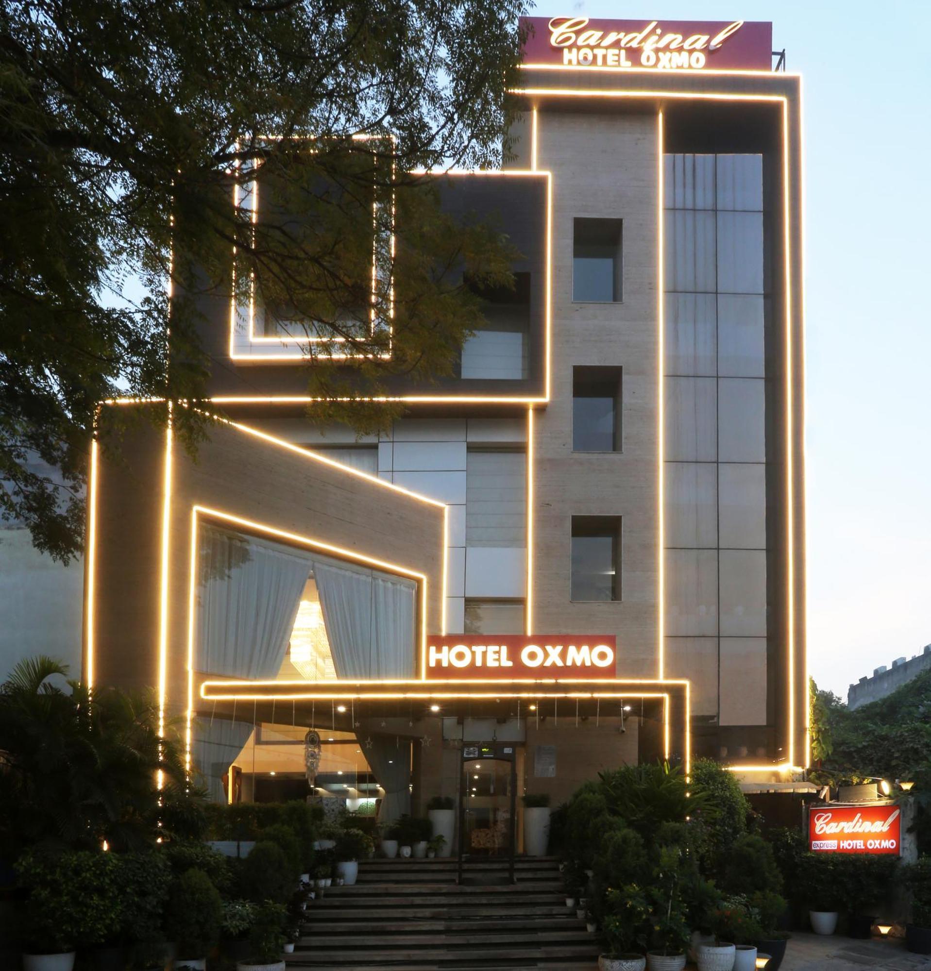 Cardinal Oxmo Delhi Airort Hotel Nova Deli