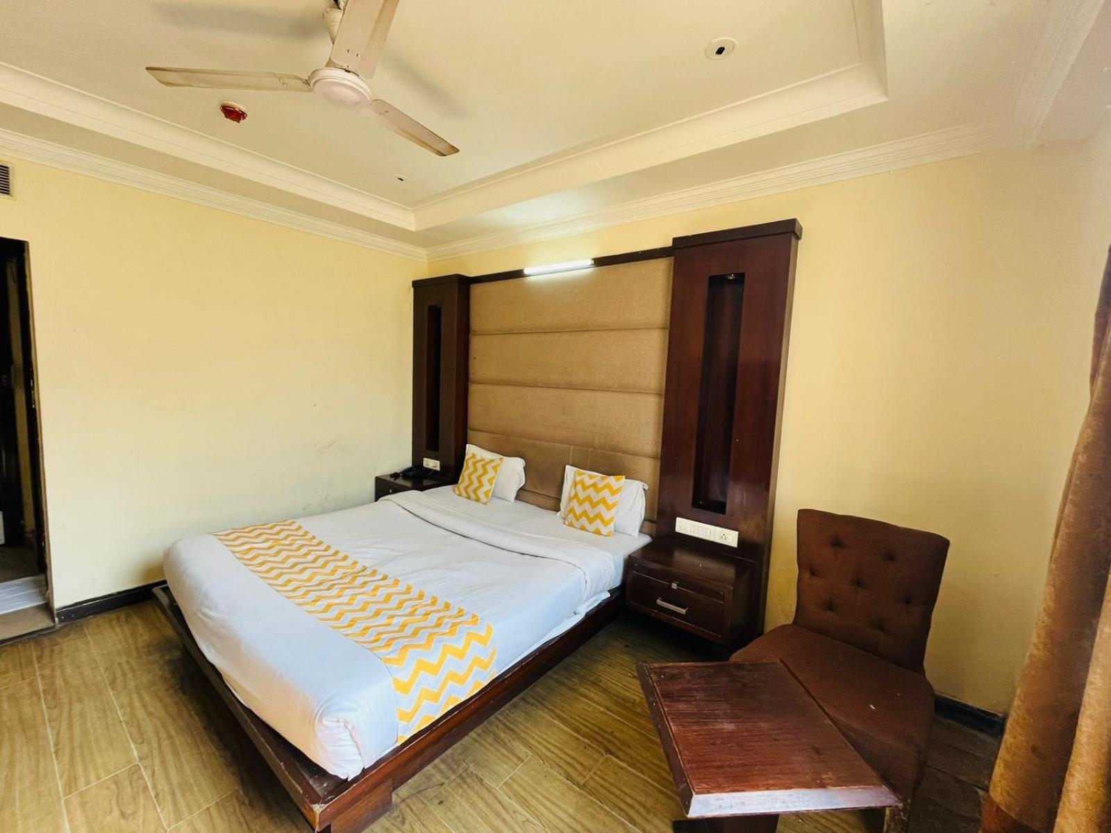 Imperial - Nehru Place Apartment *