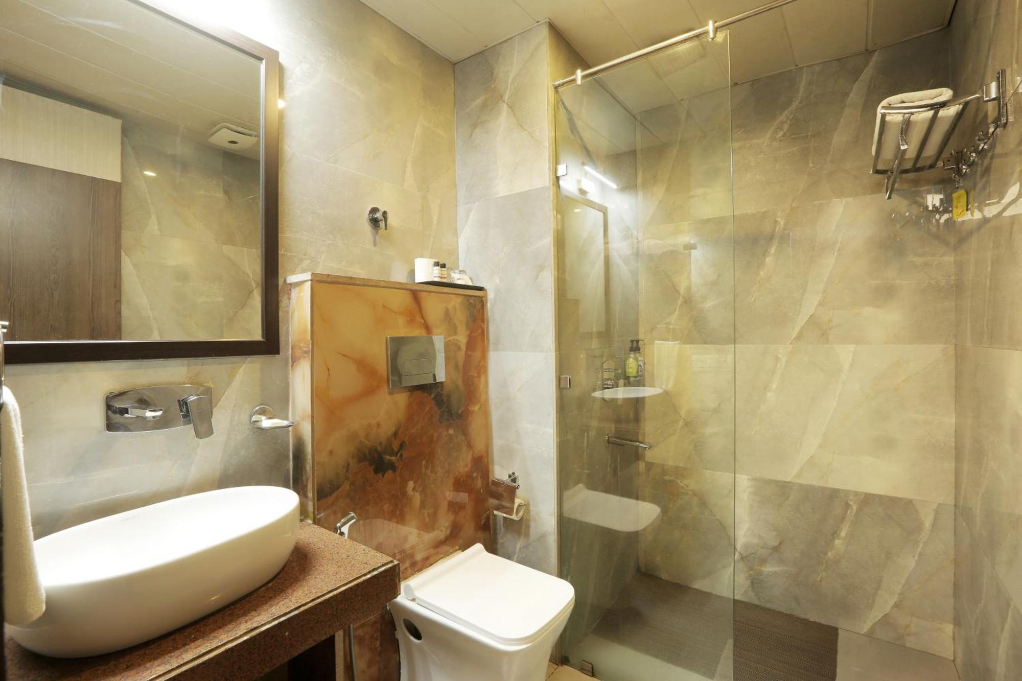 Hotel Hotel Suryaa Palace By East End Delhi Airport
