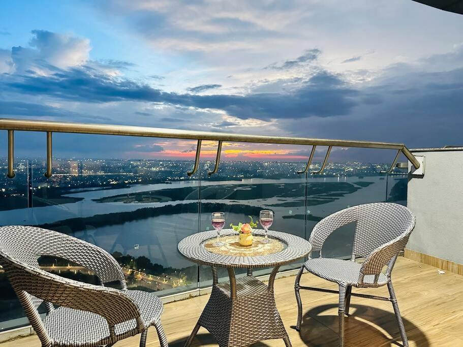 Private Theatre At Supernova 38th Floor Apartment New Delhi