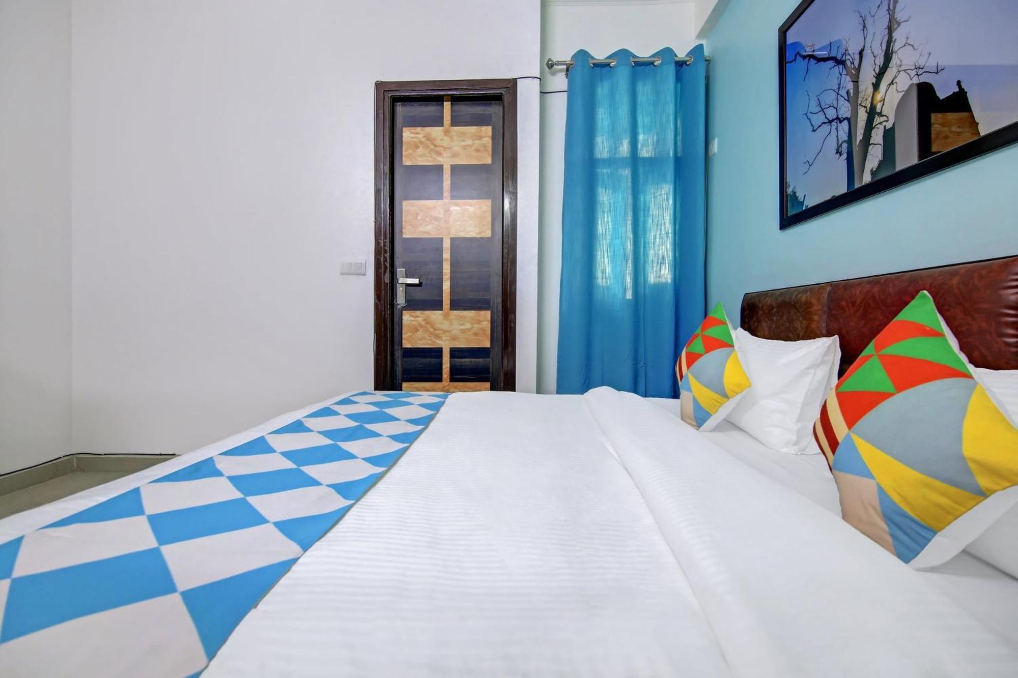 Hotel Town House Saket Residency