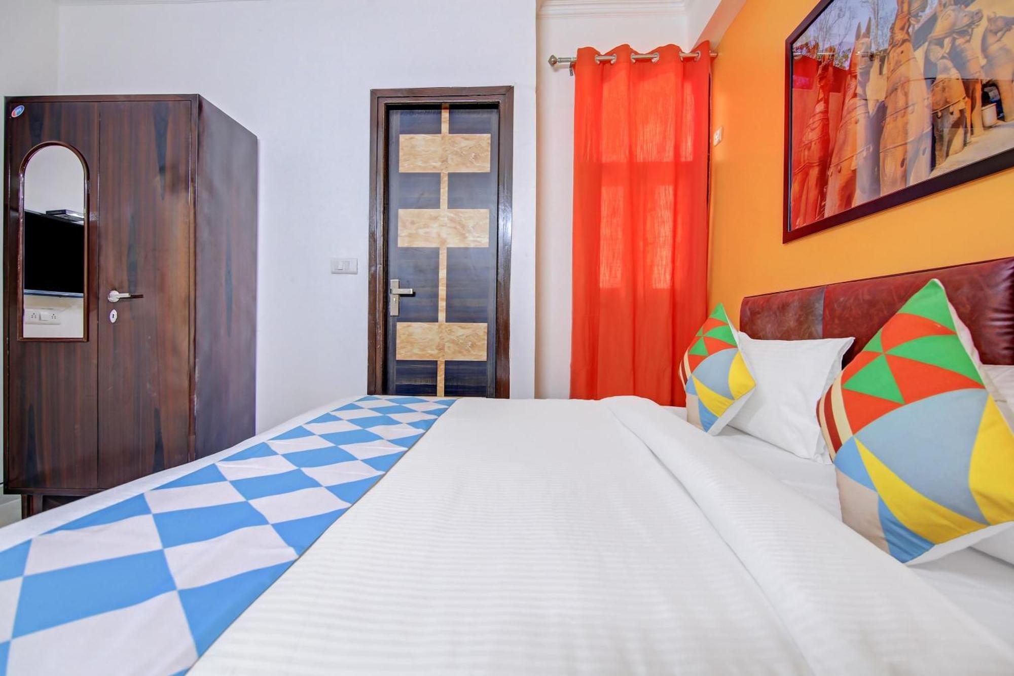 Town House Saket Residency 4*