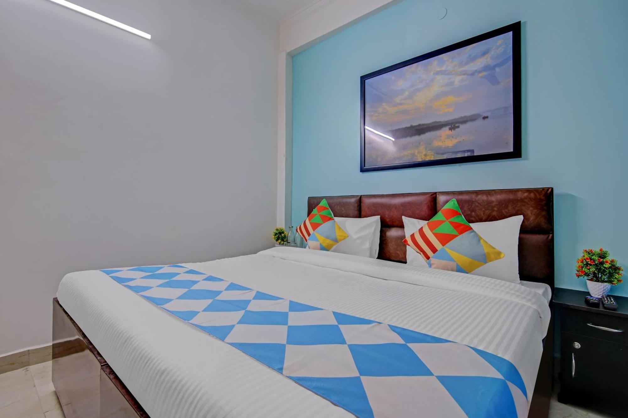 Town House Saket Residency Hotel