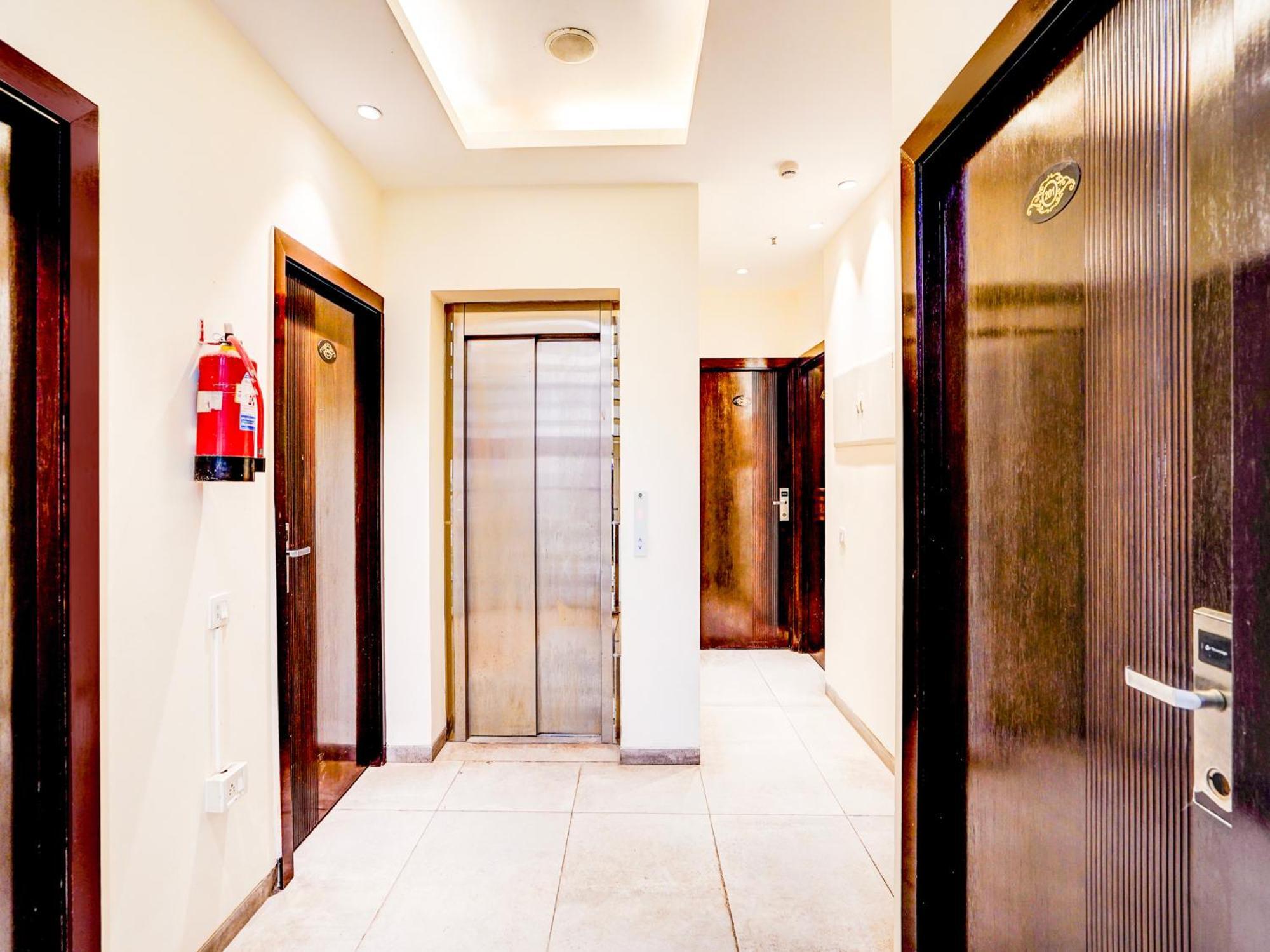 Hotel Super Townhouse Pitampura West Enclave