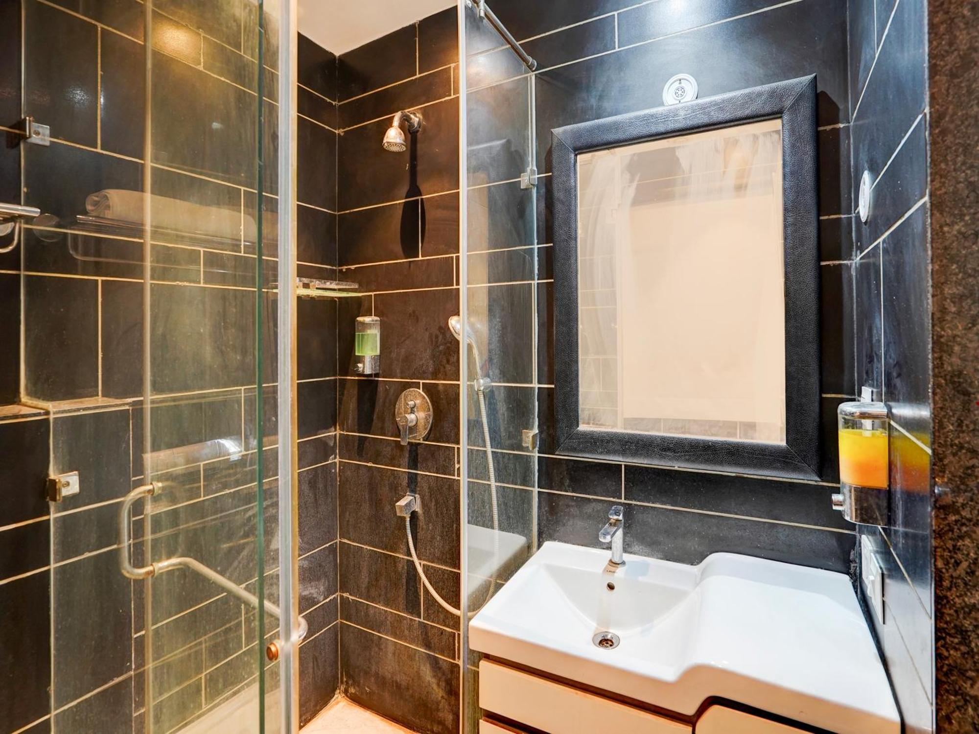 Hotel Super Townhouse Pitampura West Enclave 4*