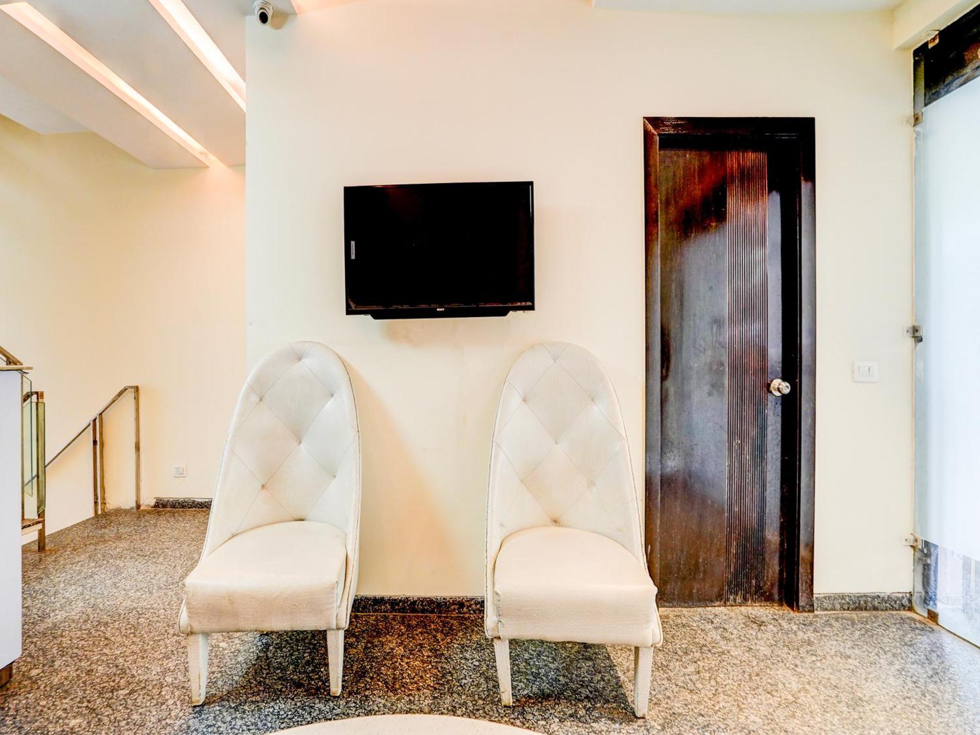 Super Townhouse Pitampura West Enclave Hotel