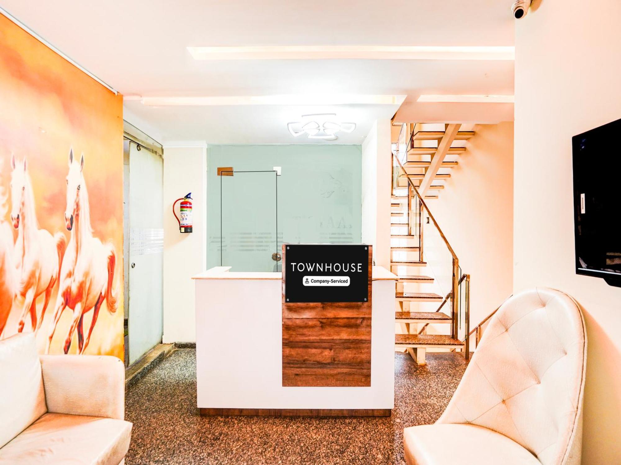 Super Townhouse Pitampura West Enclave Delhi (National Capital Territory of India)