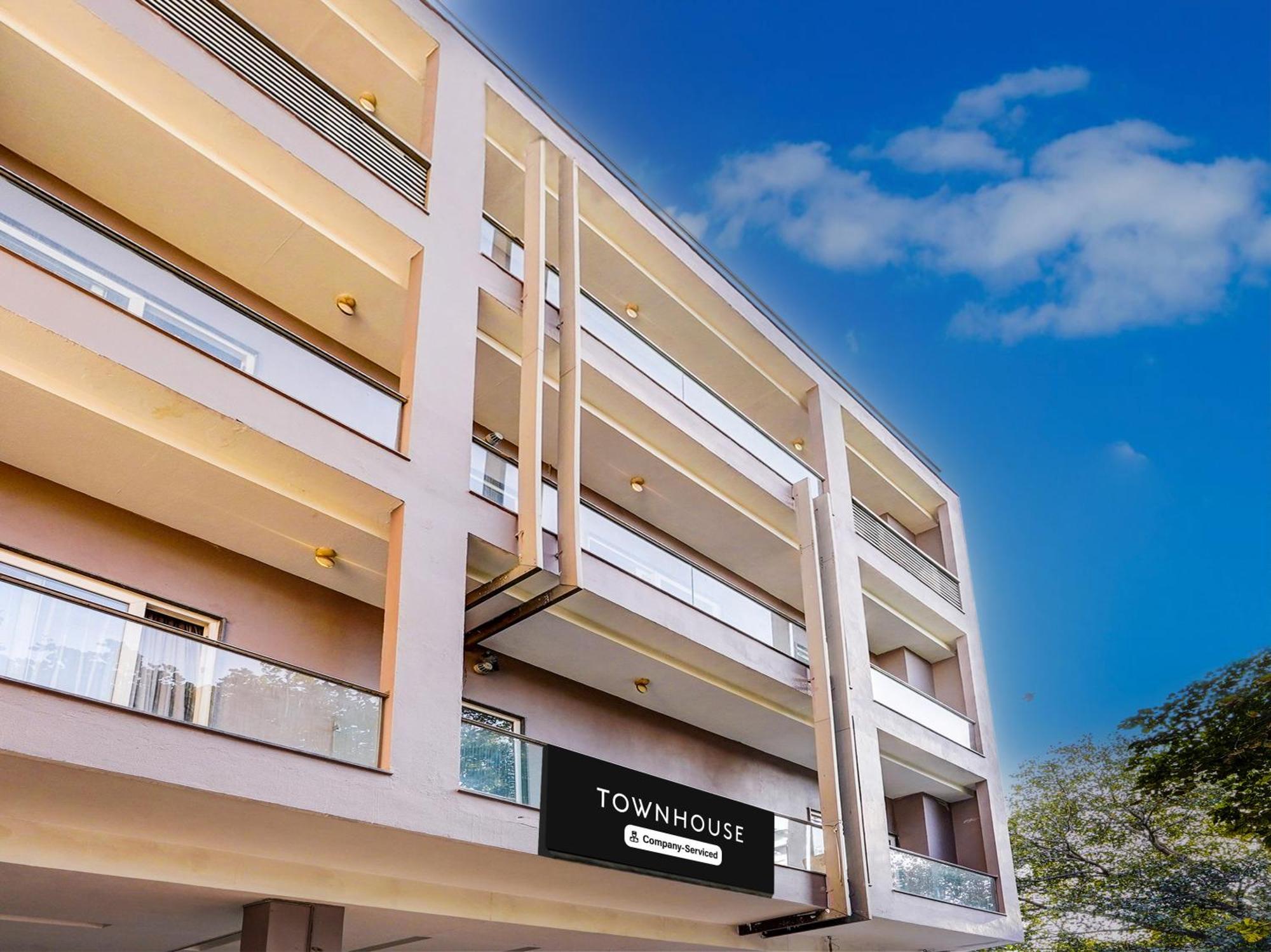 Super Townhouse Pitampura West Enclave
