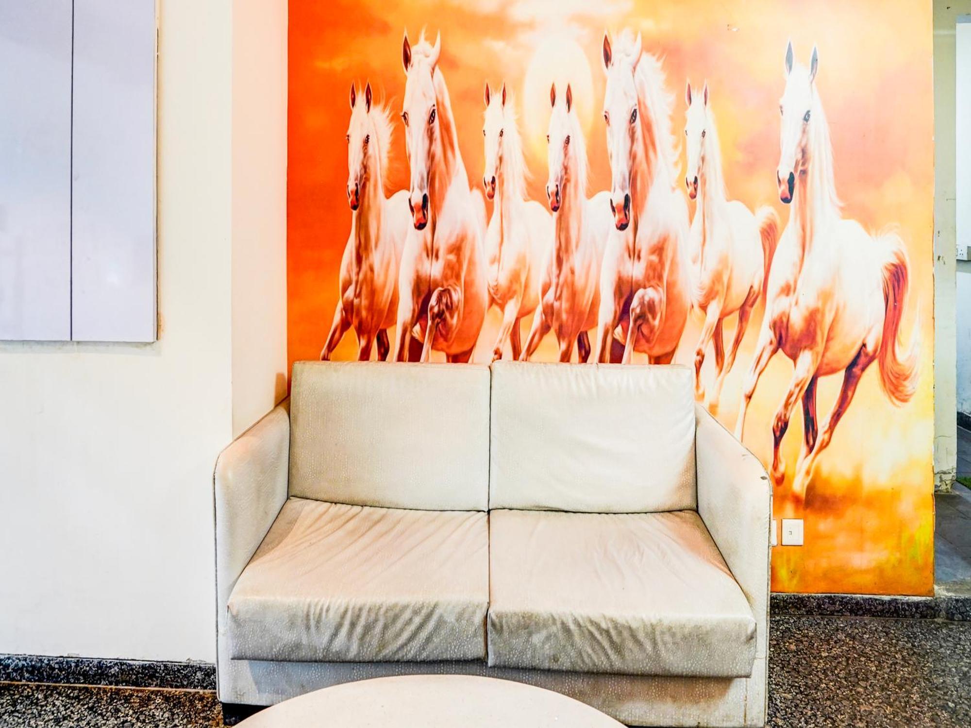 Super Townhouse Pitampura West Enclave Hotel