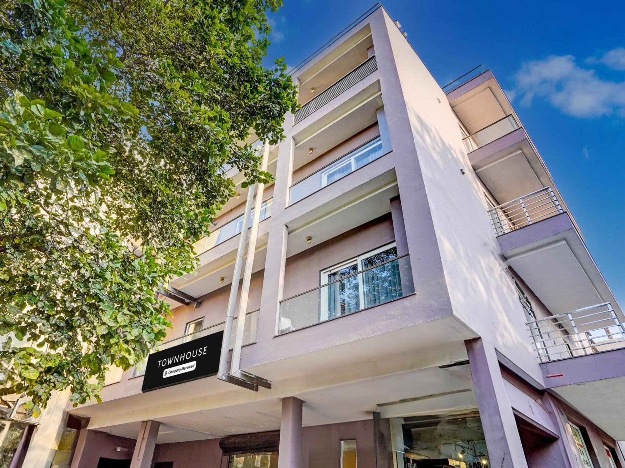 Super Townhouse Pitampura West Enclave