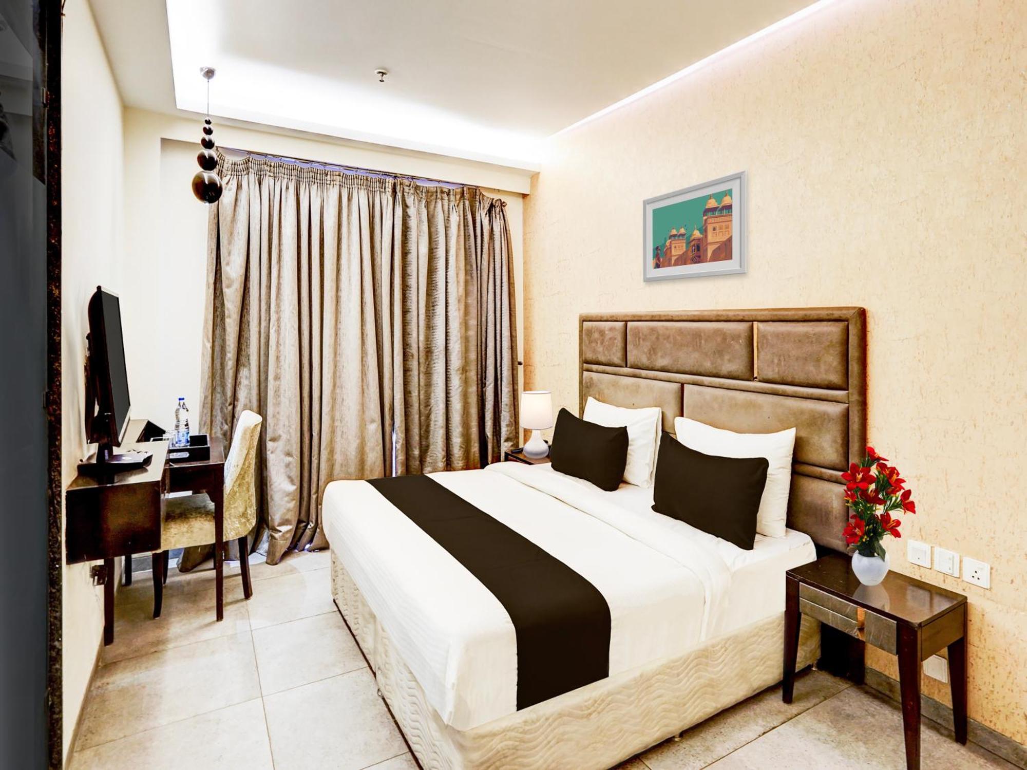 Super Townhouse Pitampura West Enclave Delhi (National Capital Territory of India)
